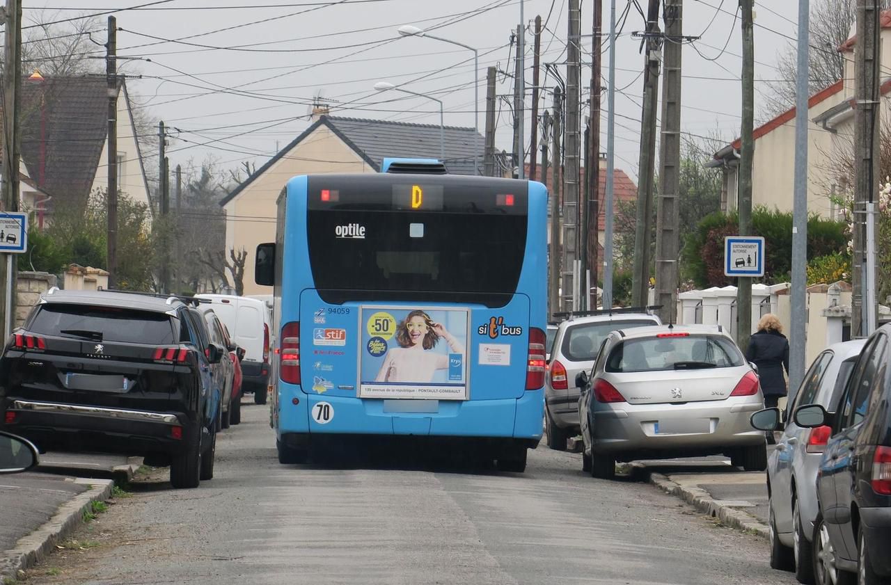 <b></b> Pontault, le 12 avril. « Si un camion se gare dans la rue, en plus des voitures stationnées, et que le bus passe, c’est le bazar », témoigne un habitant de la rue des Primevères, où les bus de la société Transdev circulent depuis le 8 janvier.