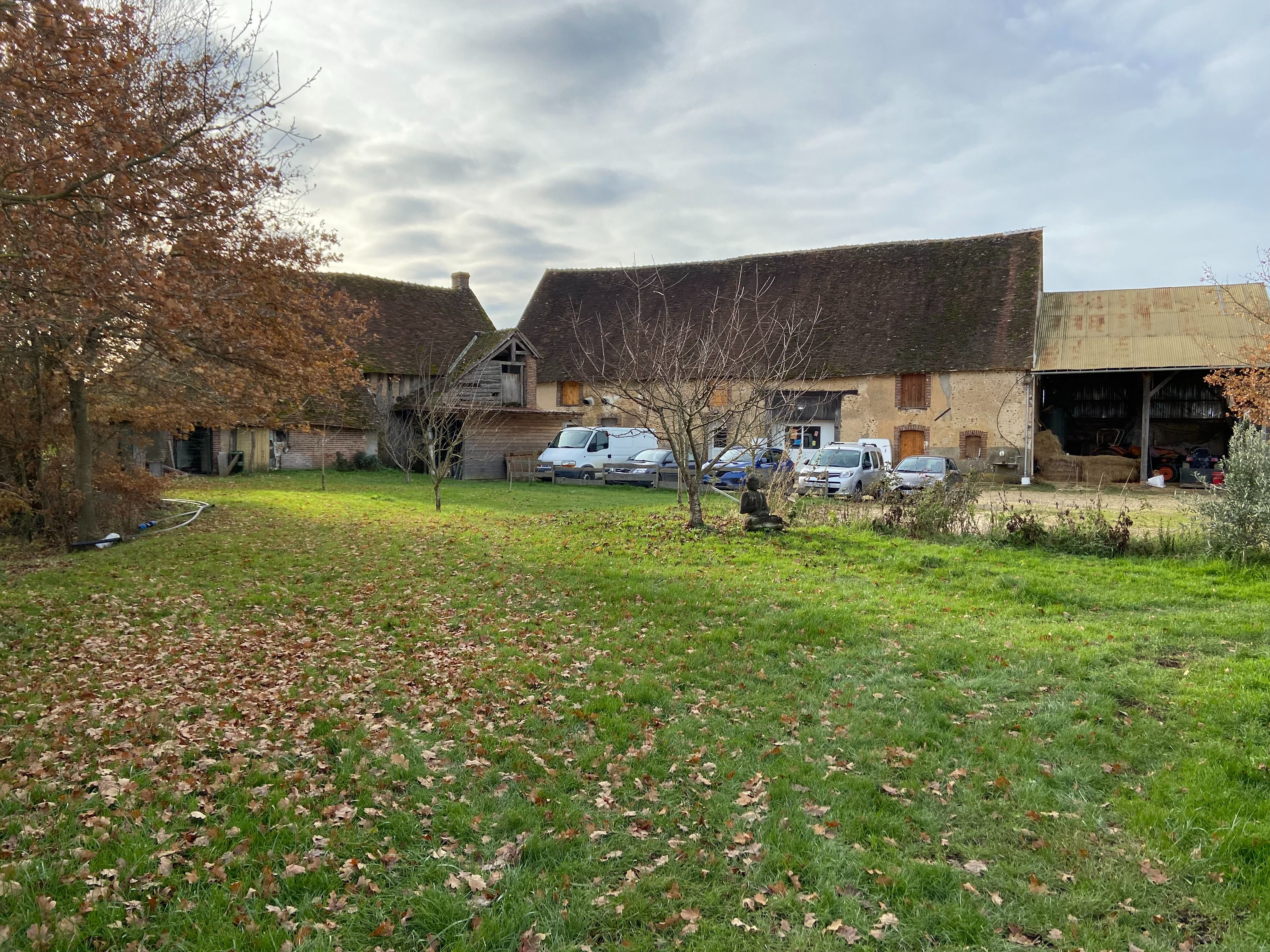 Tannerre-en-Puisaye (Yonne), le 19 décembre 2022. Des membres de la municipalité ont visité la ferme des Frémis que la ville projette d'acheter pour notamment organiser des séjours en camping. Mairie de Villejuif