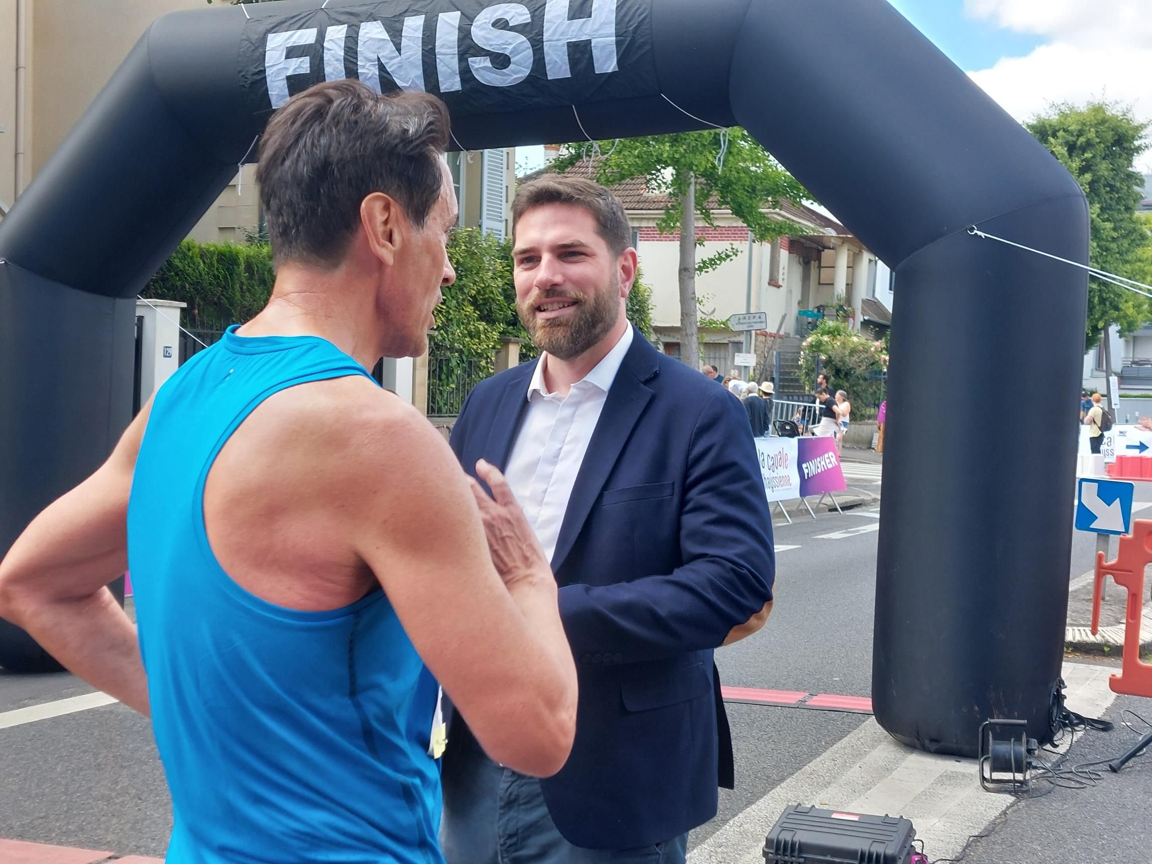 L'Haÿ-les-Roses (Val-de-Marne), dimanche 23 juin. Le candidat LR aux législatives dans la 7e circonscription, Vincent Jeanbrun (ici à l'arrivée de la course la Cavale), n'a pas d'adversaire de la majorité présidentielle. LP/Laure Parny