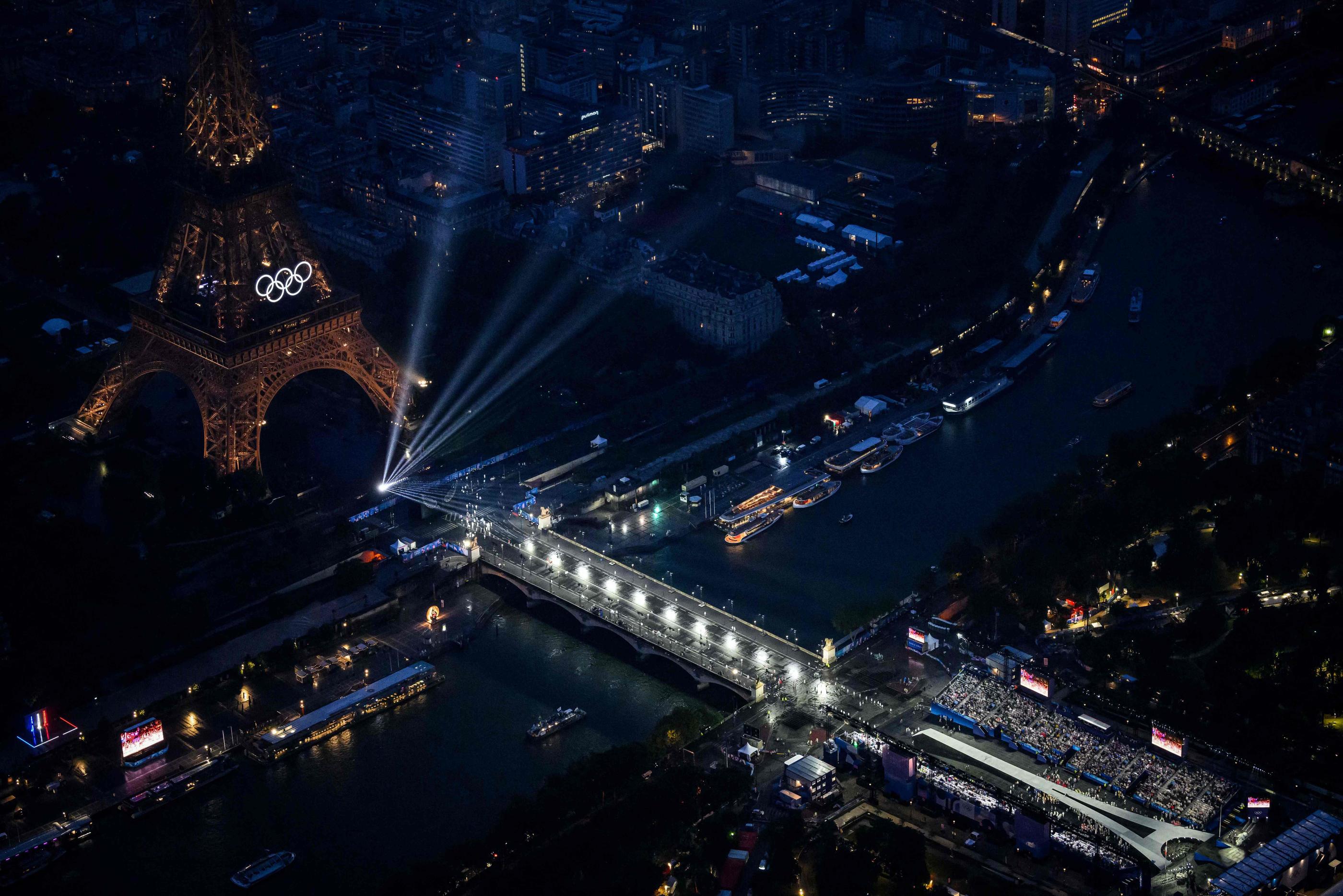 La tour Eiffel et le Trocadéro vus d'en haut. AFP/Lionel Bonaventure