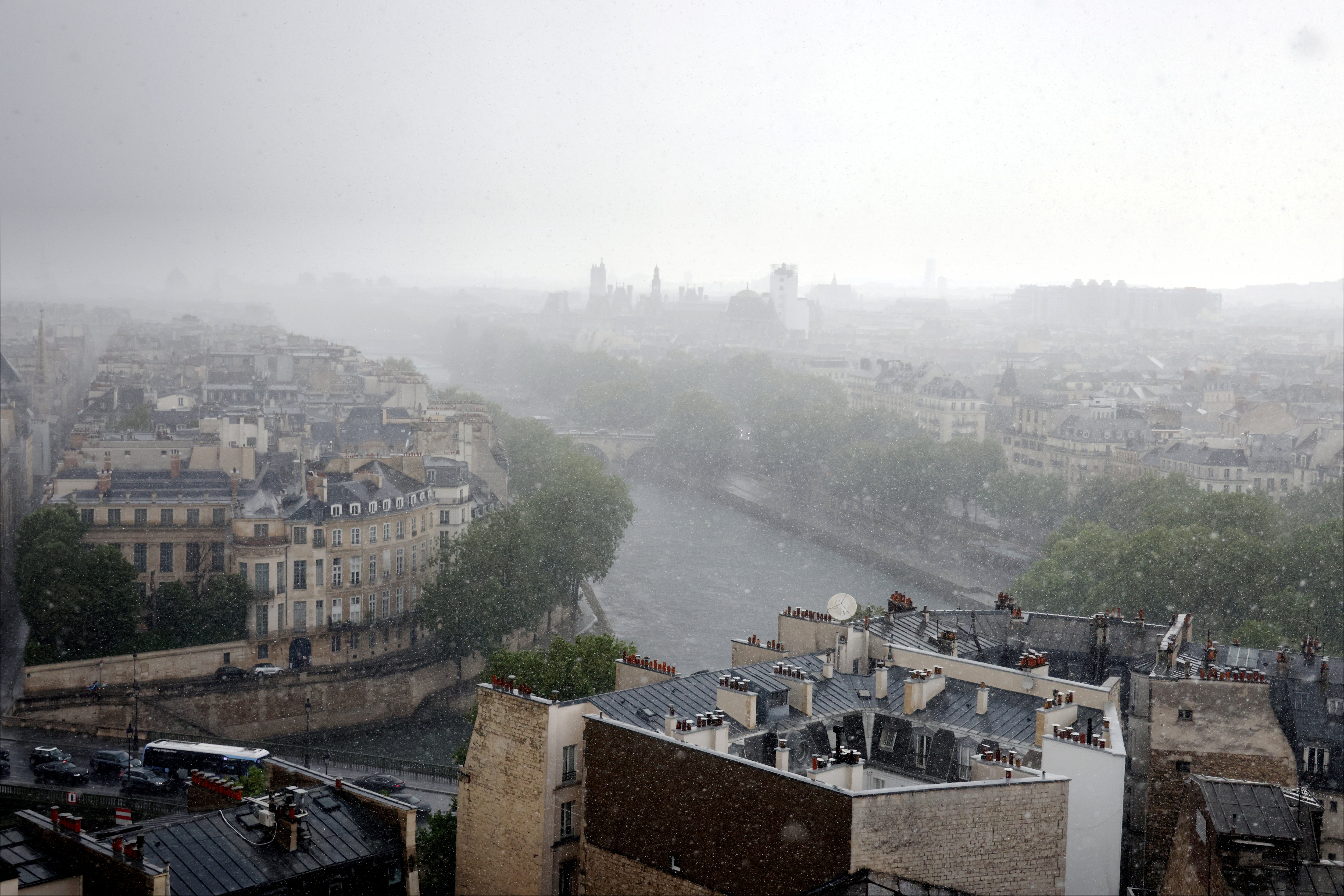 La pluie qui s'abat sur Paris depuis plusieurs jours pourrait suspendre l'épreuve test de la natation en eau libre à Paris ce week-end. LP/Jean-Baptiste Quentin