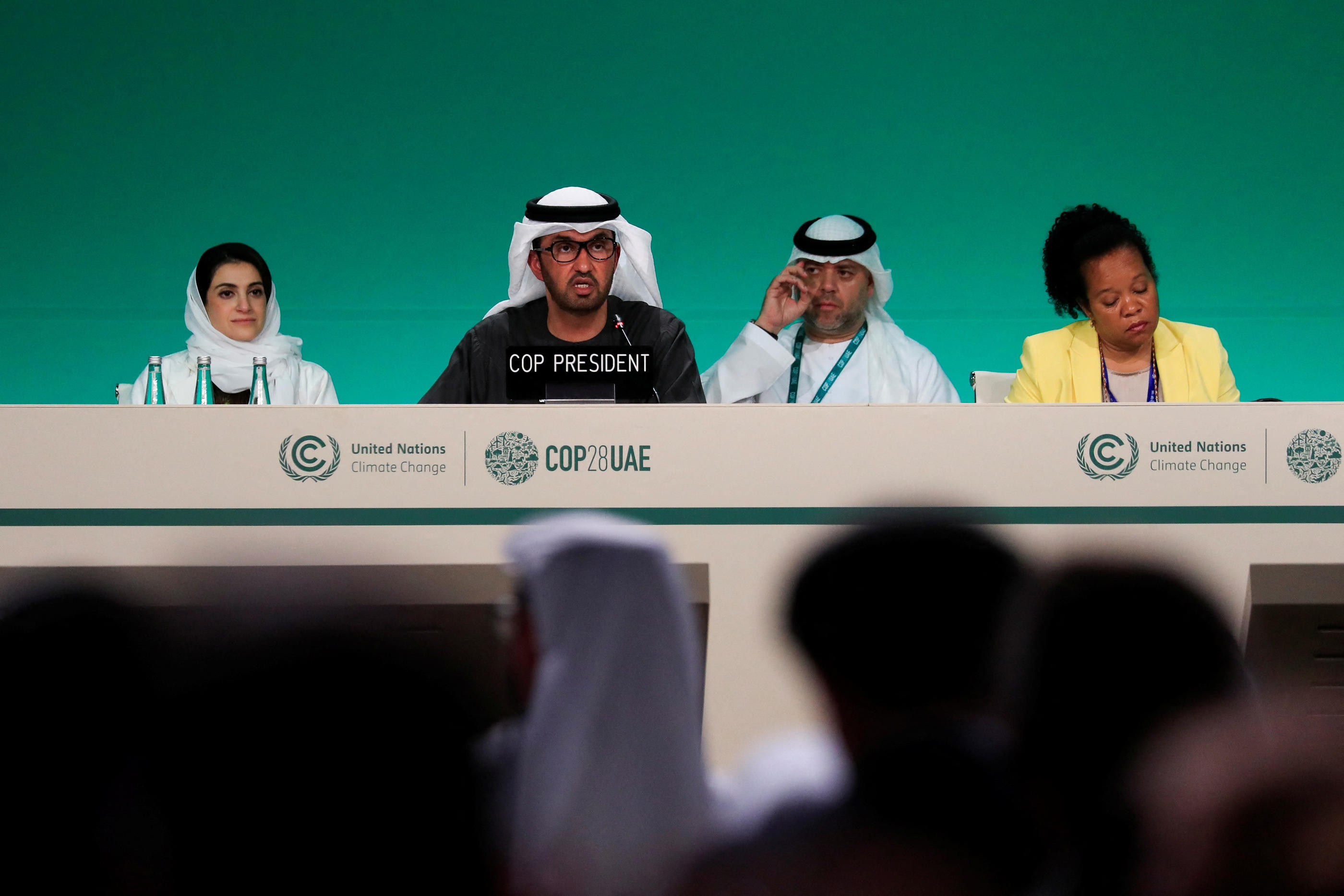 À la COP28 (ici le 11 décembre), la sortie des énergies fossiles divise l’ensemble de l’Union européenne et l’Arabie saoudite et ses alliés, réunis au sein de l’Opep. Reuters/Thomas Mukoya