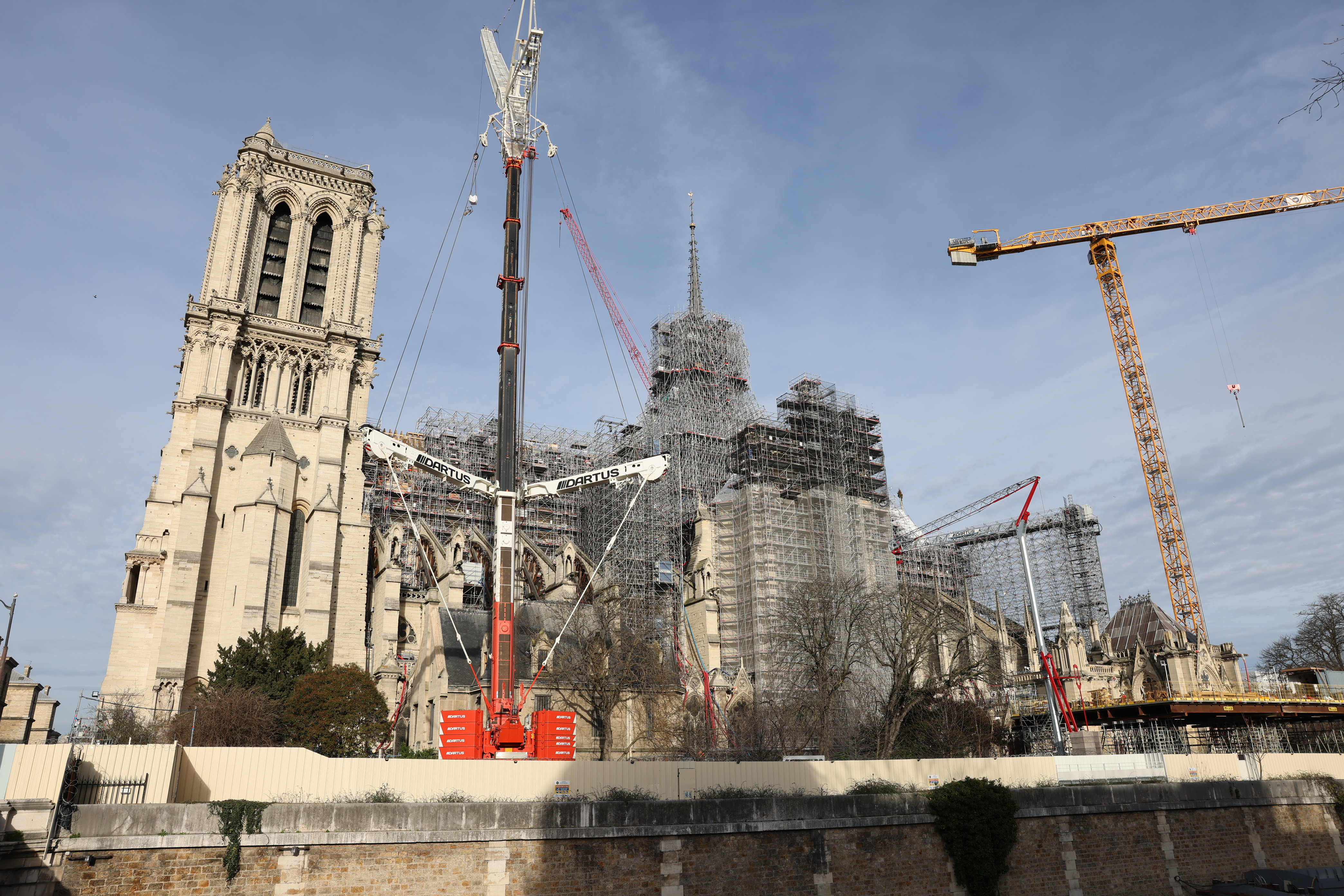 Certaines parties de la cathédrales (ici le 15 février 2024), en mauvais état avant même l'incendie, seront restaurées à l'horizon 2030. LP/Olivier Lejeune