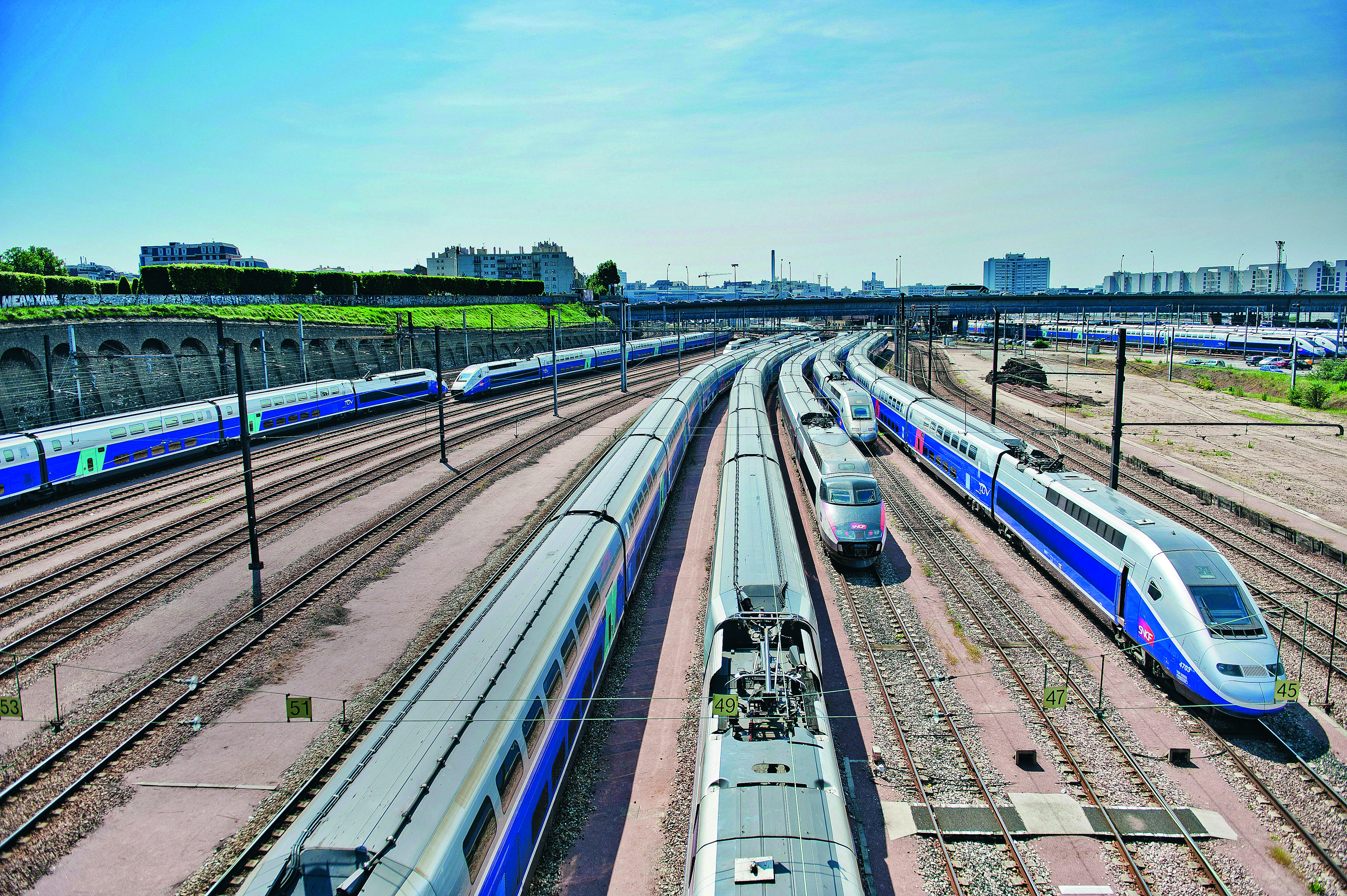 Les TGV ne se remplissent que lors des dernières semaines précédant le départ. À l’été 2023, 40% de ces trains circulaient complets.