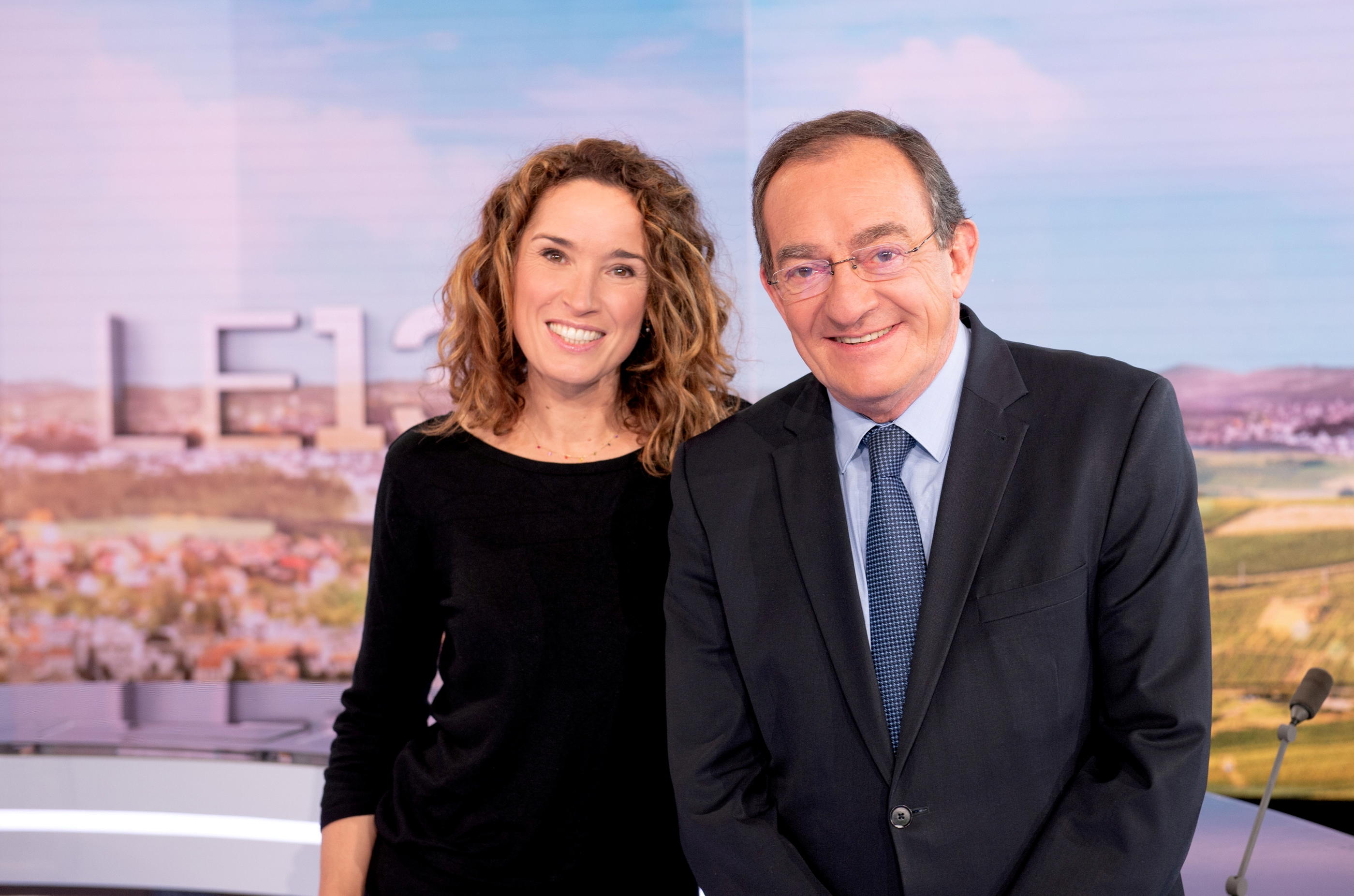 Marie-Sophie Lacarrau a succédé à Jean-Pierre Pernaut au 13 Heures de TF1 en janvier 2021. TF1/Christophe chevalin