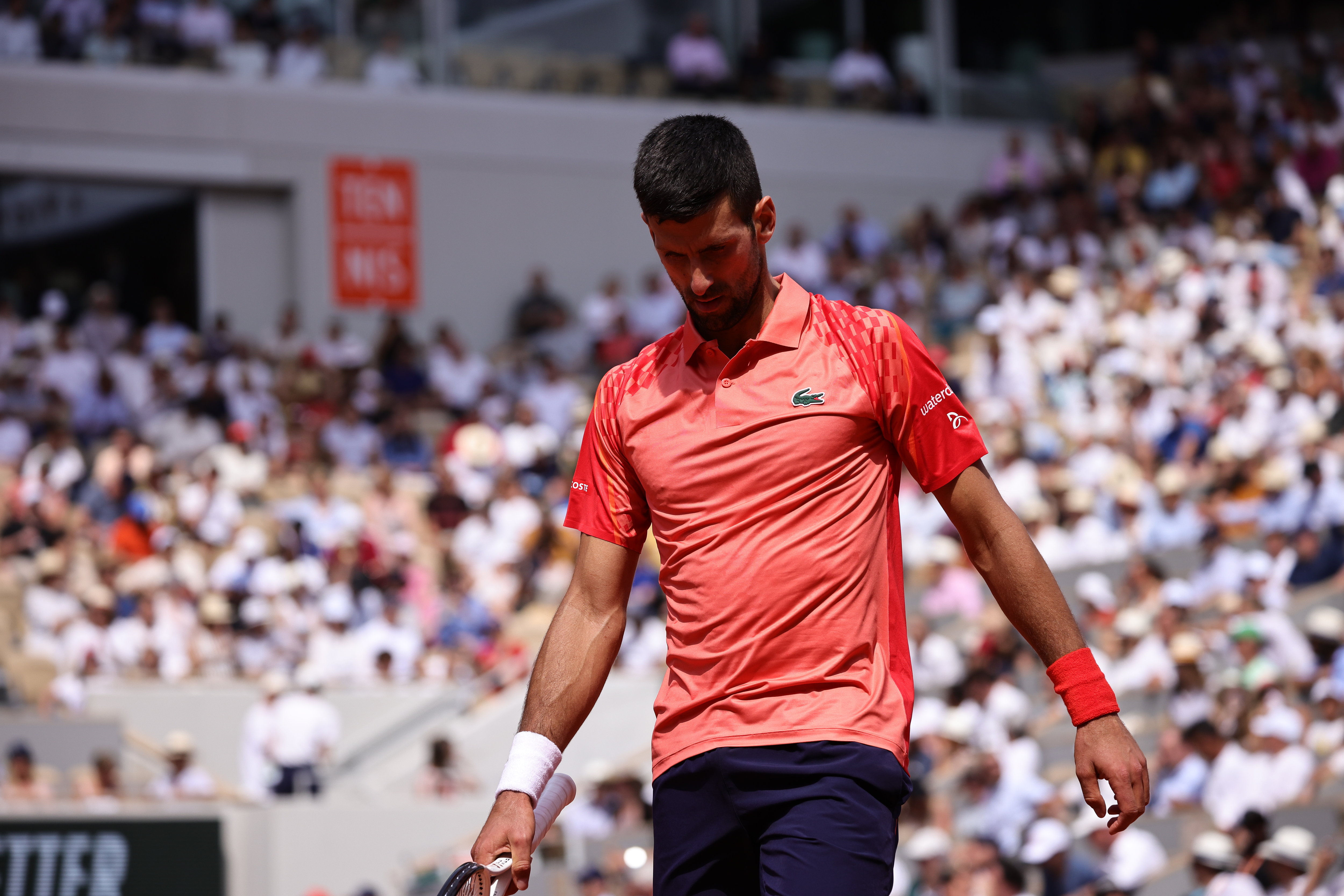 Novak Djokovic empoche la première manche. Photo : Le Parisien / Olivier Arandel