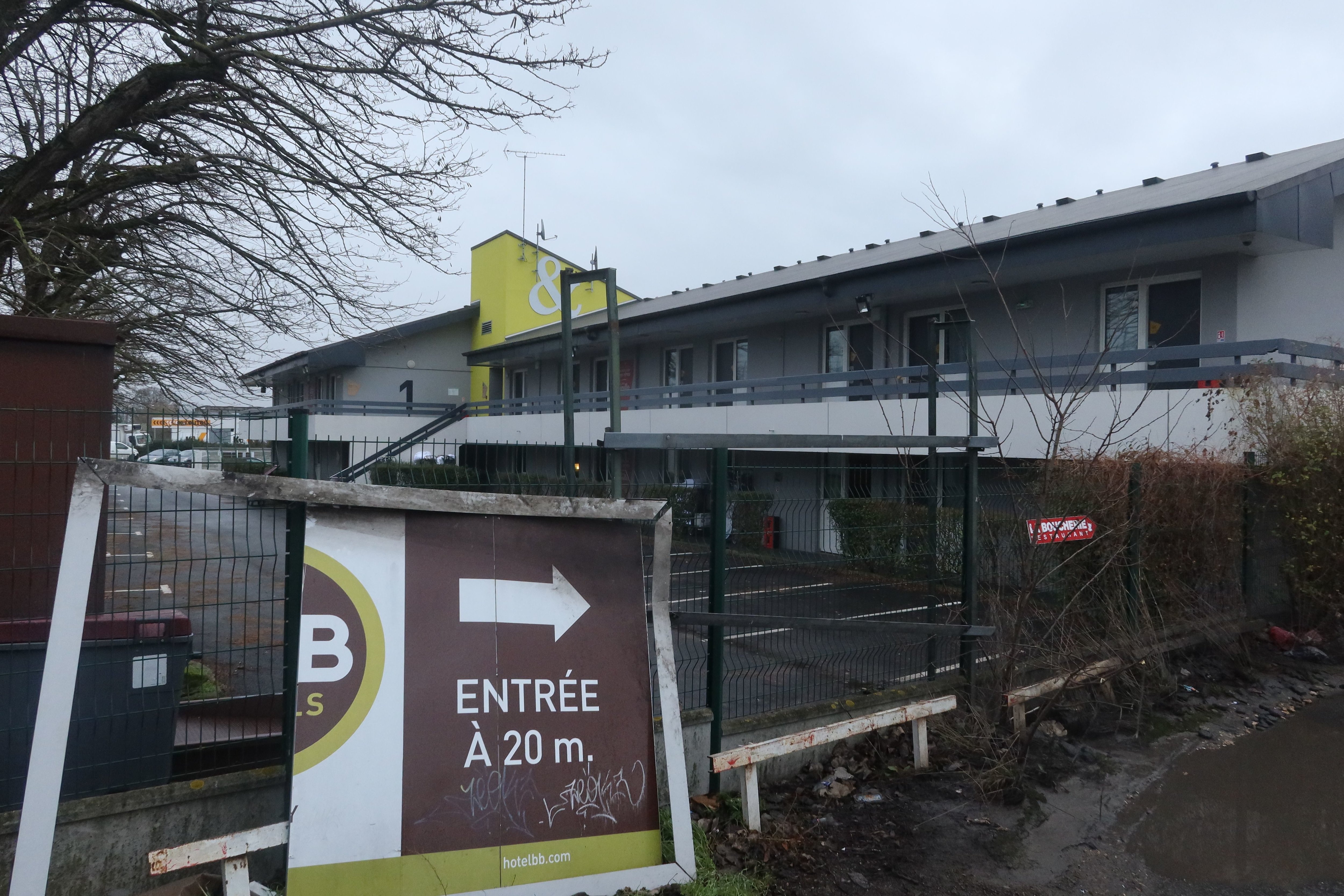 Herblay (Val-d'Oise), jeudi 25 janvier. L'hôtel B&B, où des clients ont eu recours à la prostitution d'une fillette de 12 ans. LP/Frédéric Naizot