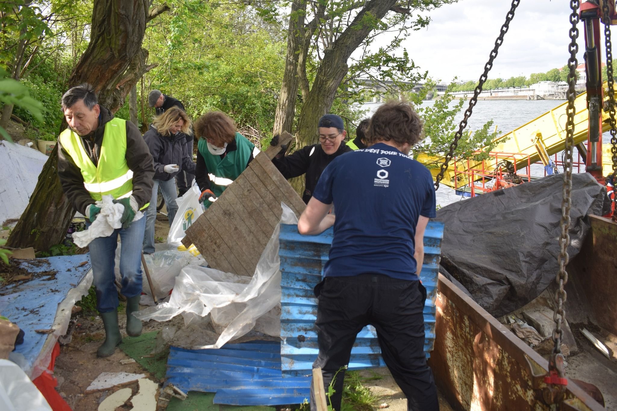 Les bénévoles de l'association OSE ont retiré plus de 15 tonnes de déchets sur les berges de Seine à Villeneuve-le-Roi (Val-de-Marne) depuis le début de l'année. DR