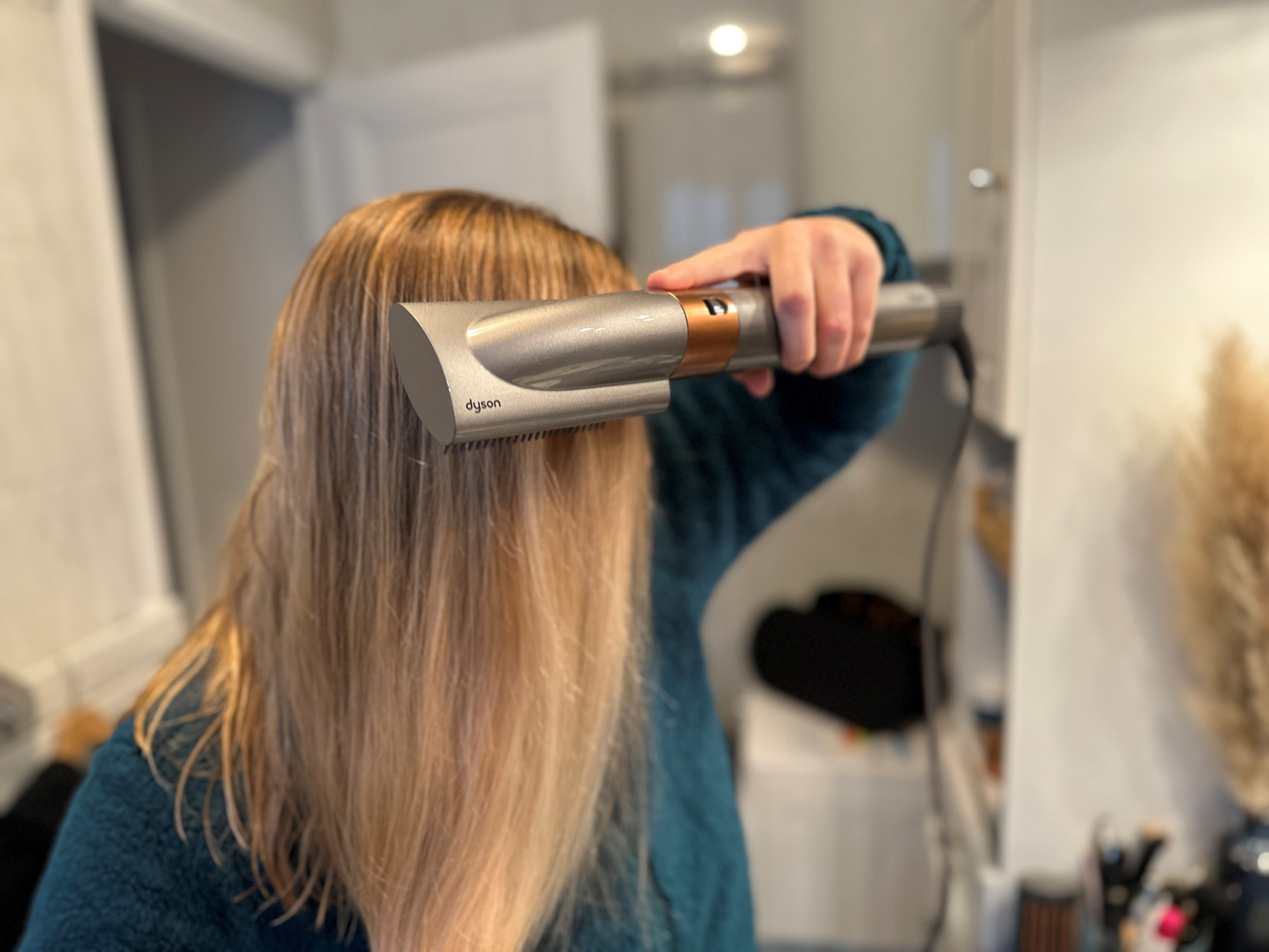 Dyson : un sèche-cheveux doré à l'or fin