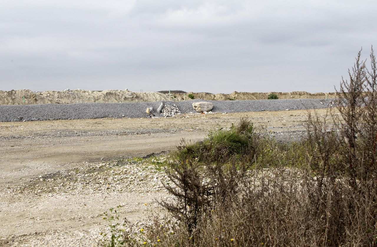 <b></b> Claye-Souilly, octobre 2011. Le centre de recyclage Veolia se situe à proximité de la Routière de l’Est parisien, considérée comme la plus grande décharge d’Europe.