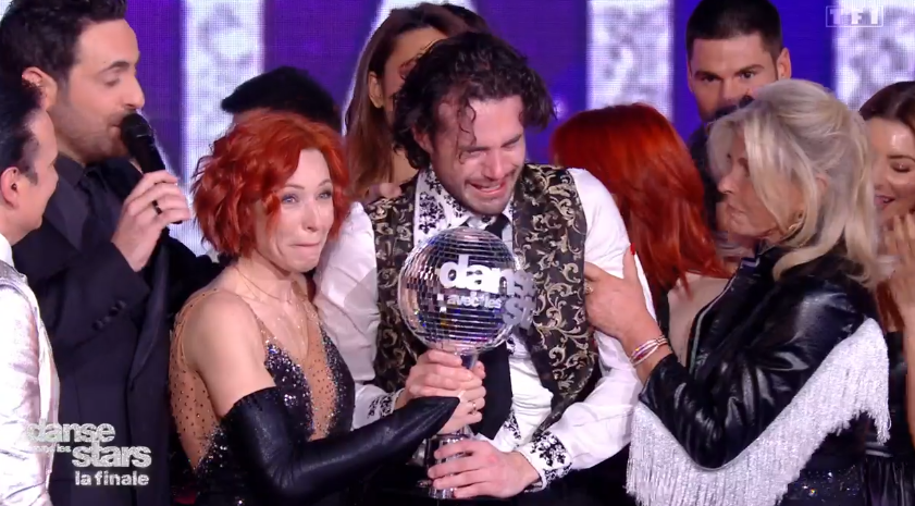 Anthony Colette, ému aux larmes après sa victoire lors de la finale de DALS le 26 avril 2024. Capture d'écran TF1