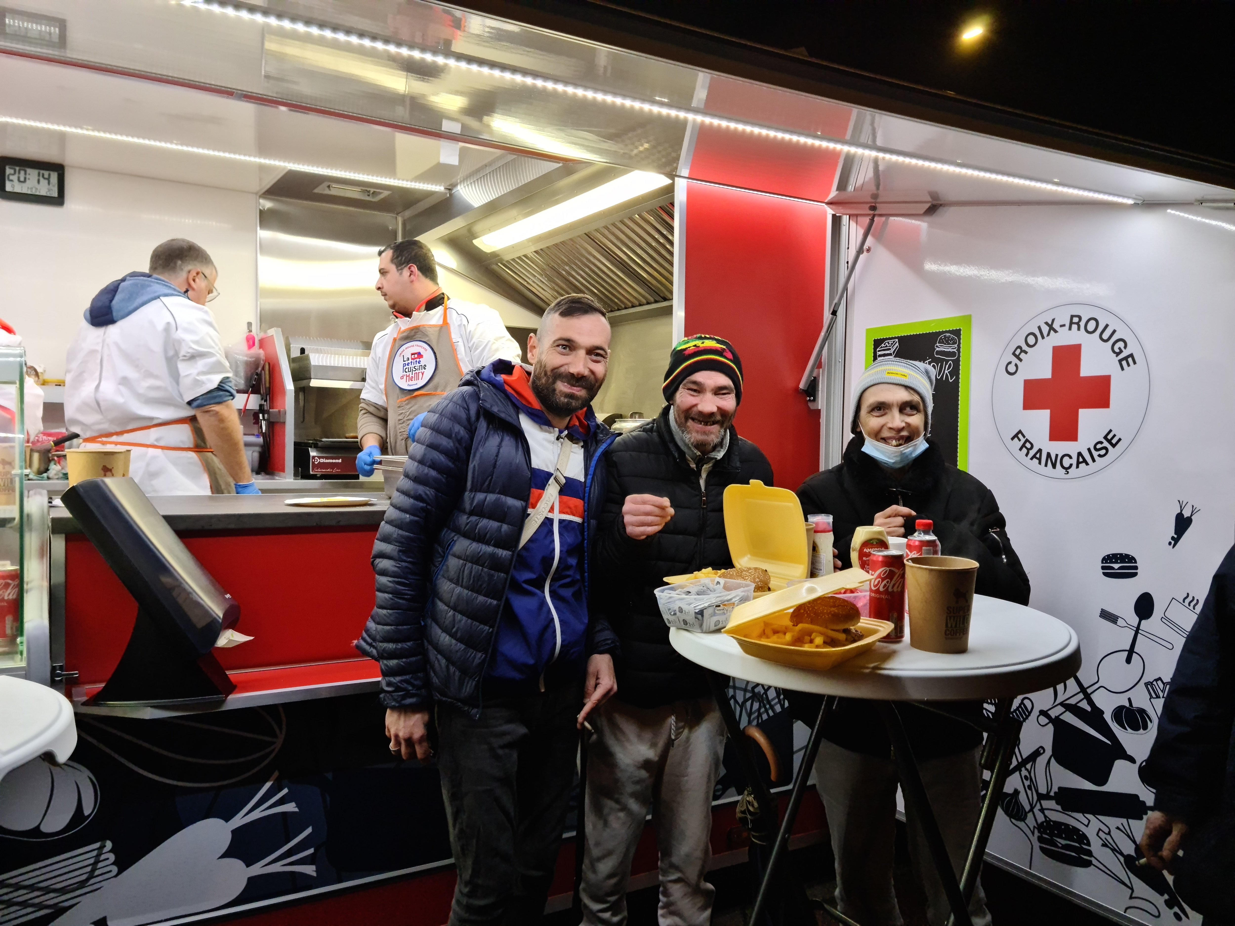 Athis-Mons, le 9 janvier. Le food truck de la Croix-Rouge a été baptisé la Petite Cuisine d’Henry, en référence à Henry Dunant, le fondateur de l'association. LP/Cindy Bonnaud