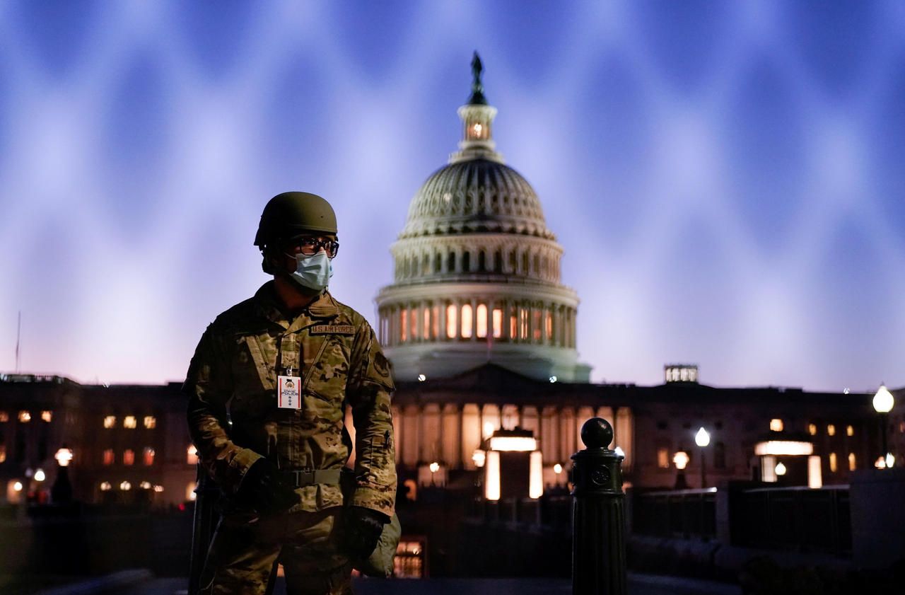 <b></b> A Washington D.C., les 6200 officiers de la garde nationale déjà déployés sur place sont désormais armés. 