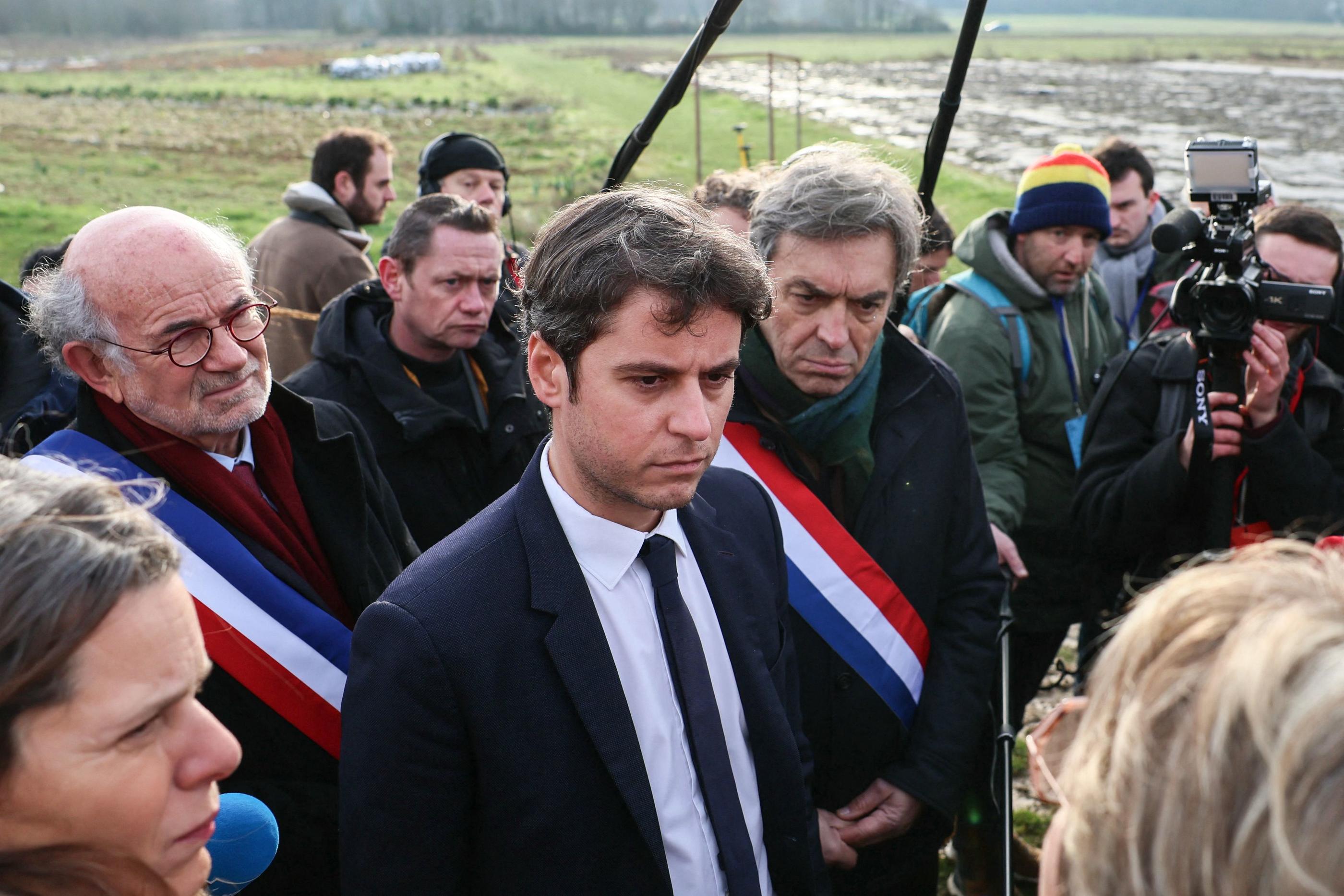 Ce dimanche 28 janvier, deux jours avant son fameux discours de politique générale, Gabriel Attal est retourné au contact des agriculteurs à Parçay-Meslay, en Indre-et-Loire. AFP/Alain Jocard