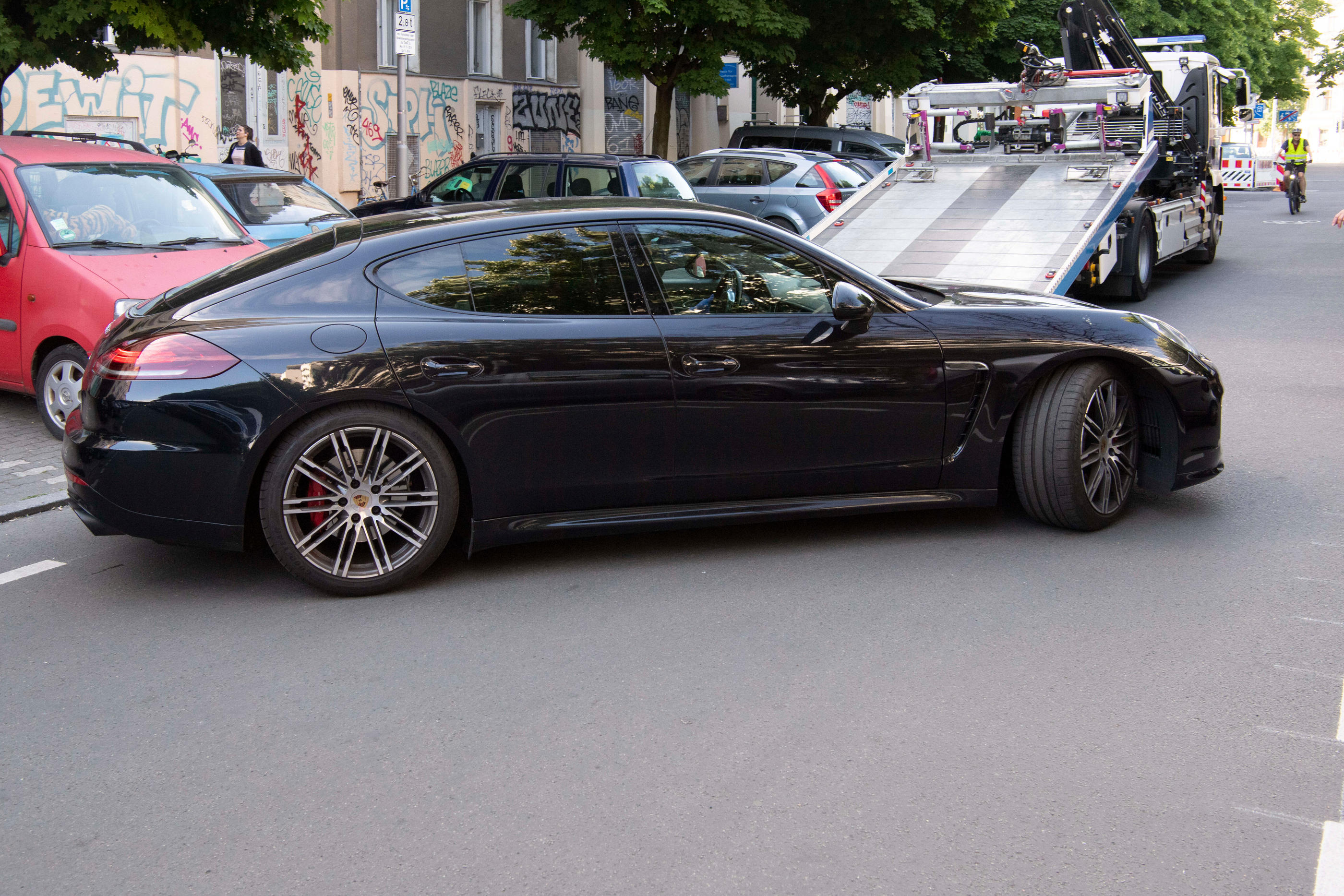 Les chauffards avaient volé une Porsche Panamera lors d'un home jacking à Angers (Maine-et-Loire) avant de filer à toute vitesse vers Paris via l'autoroute (Illustration). PictureAlliance/Icon Sport/Paul Zinken