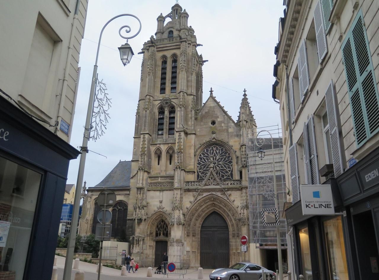 <b></b> La cathédrale Saint-Maclou à Pontoise ne devrait pas voir de croyants se rassembler sur son parvis ce dimanche.