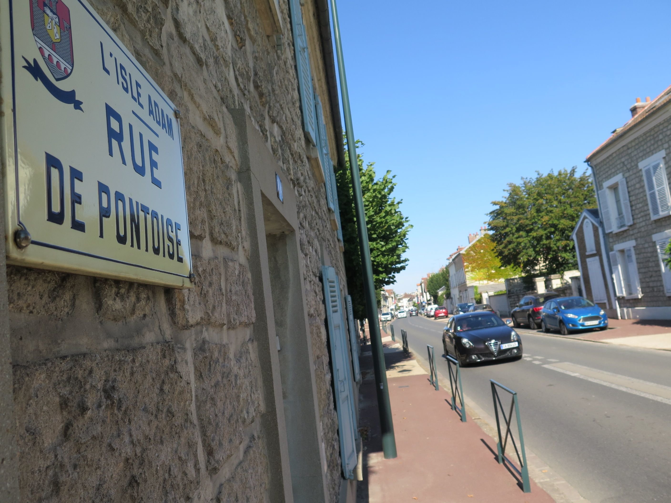 Les riverains de la rue de Pontoise refusent de voir le nom de leur rue changer pour rendre hommage à l'ex-président Valéry Giscard d'Estaing. LP/Marie Persidat