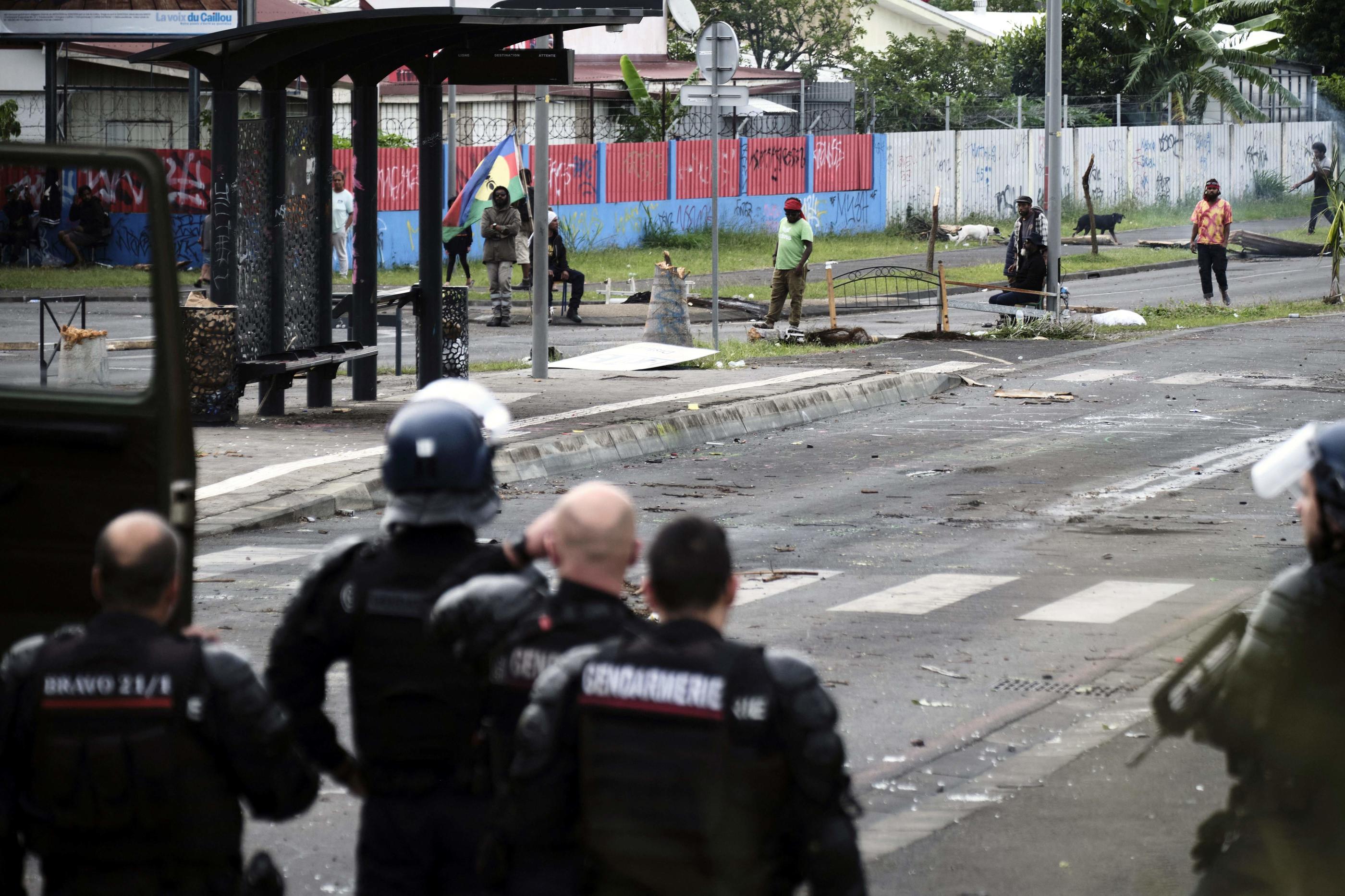 Les gendarmes de l'unité d'élite se sont retrouvés mercredi soir face à une "quinzaine d'individus observant un comportement très hostile", selon le procureur de la République de Nouméa. AFP / Theo Rouby