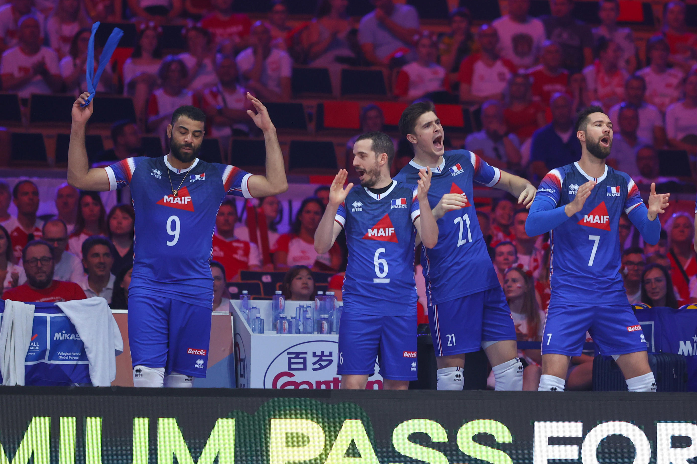 Les Bleus du volley, vainqueurs de la Ligue des nations en juin (ici lors de la victoire en finale), débutent leur tournoi olympique ce dimanche 28 juillet face à la Serbie. Icon Sport/Newspix/Anna Klepaczko