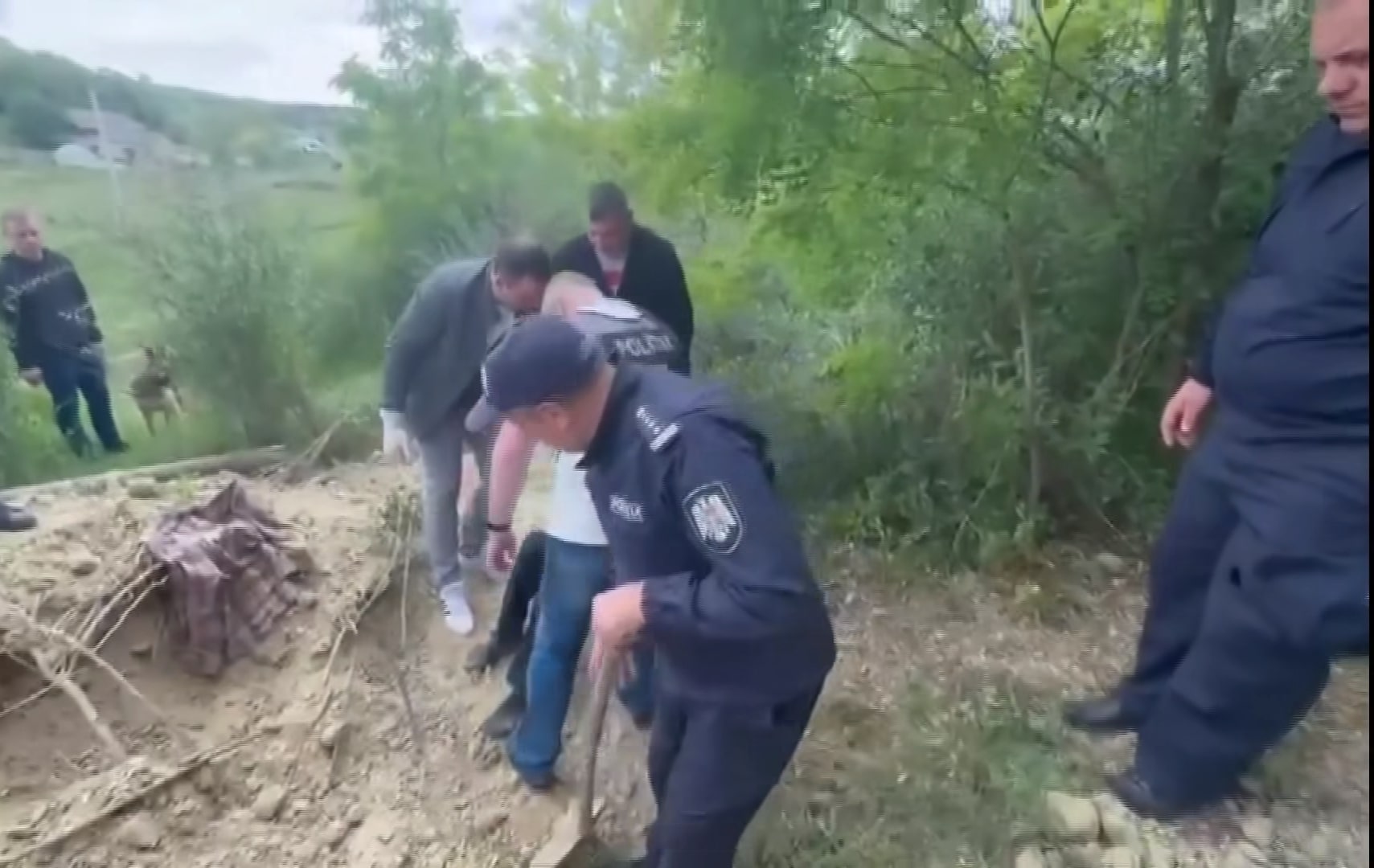 Les agents de la police nationale de Moldavie sont parvenus à secourir la victime qui était enfermée depuis trois jours. Capture d'écran Facebook/Poliția Republicii Moldova