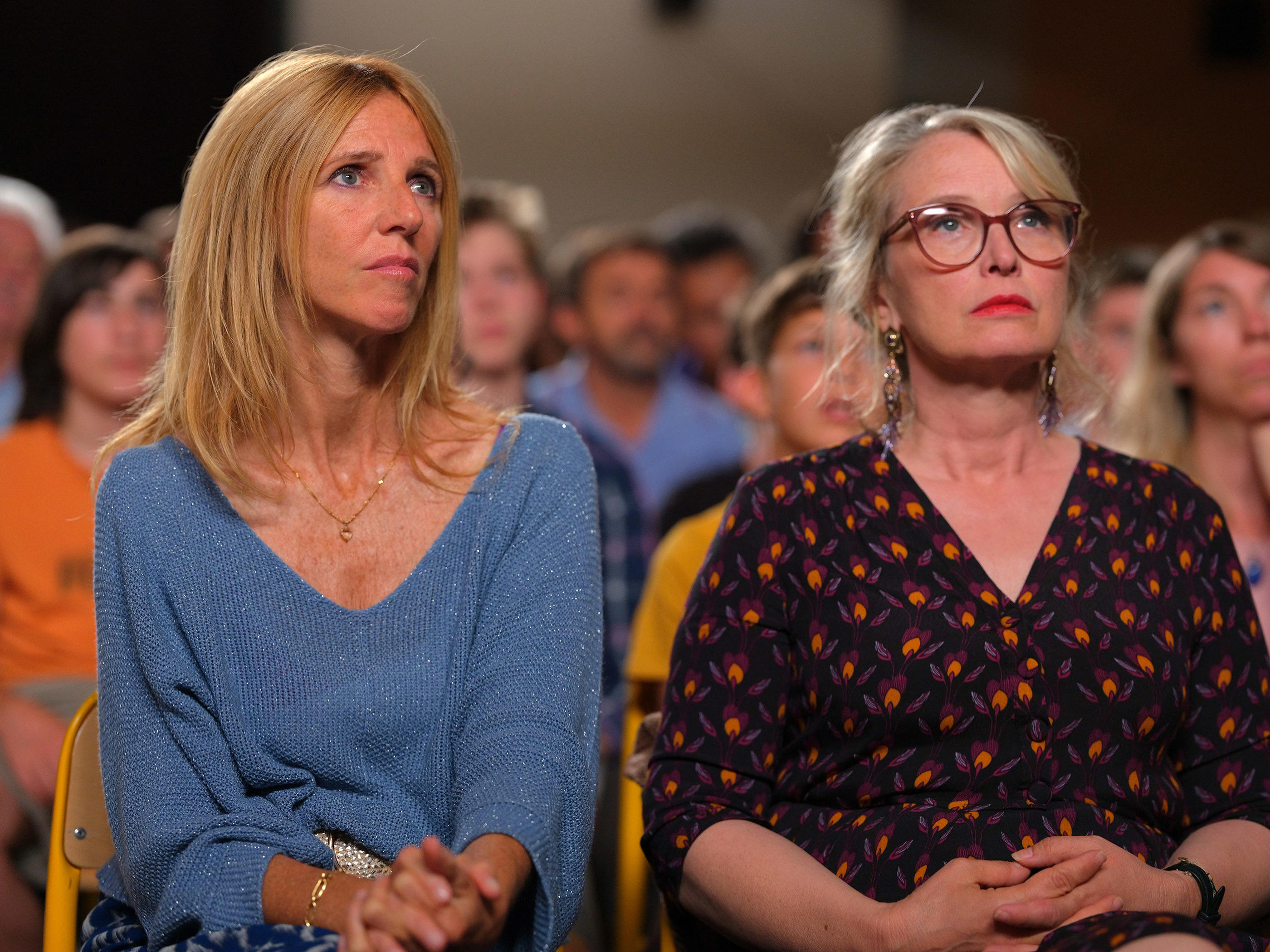 Julie Delpy (à droite) et Sandrine Kiberlain dans le film «les Barbares», en salles ce mercredi 18 septembre. LE PACTE/Julien Panié