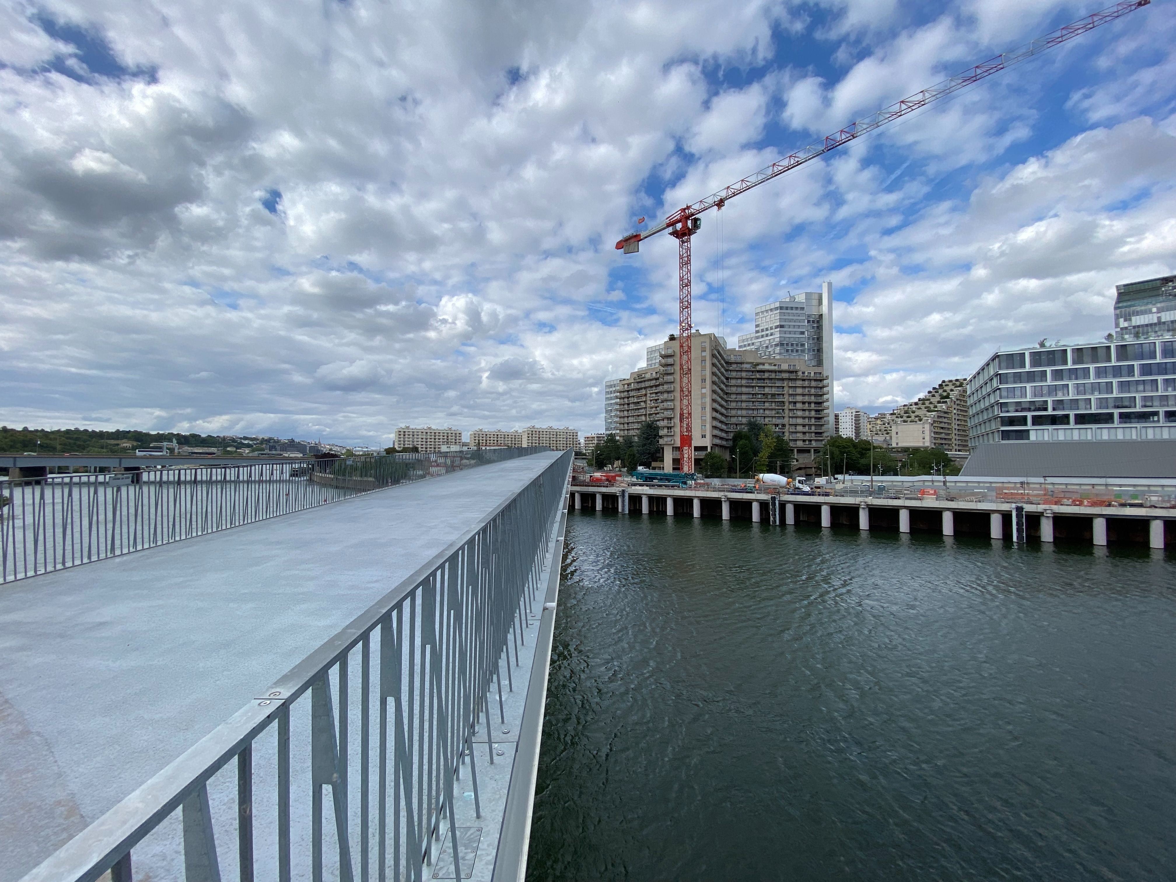 Boulogne-Billancourt (Hauts-de-Seine), le 19 juillet. Le recours des riverains du Pont-de-Sèvres concerne aussi la passerelle piétonne, car celle-ci fait partie du même ouvrage que la future gare. LP/A.C