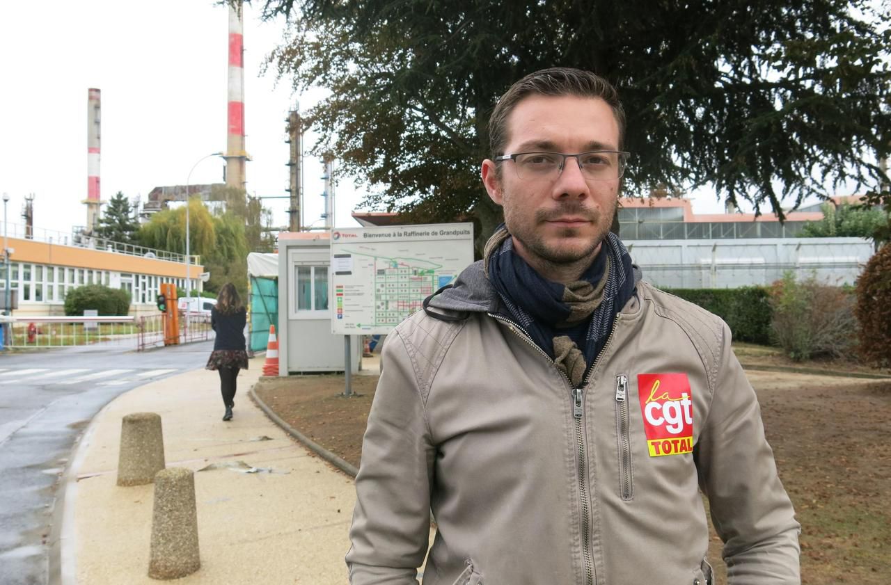 <b></b> Grandpuits (Seine-et-Marne), le 24 septembre 2020. Pour Adrien Cornet, délégué CGT de la raffinerie Total, « la casse sociale sera monstrueuse ».