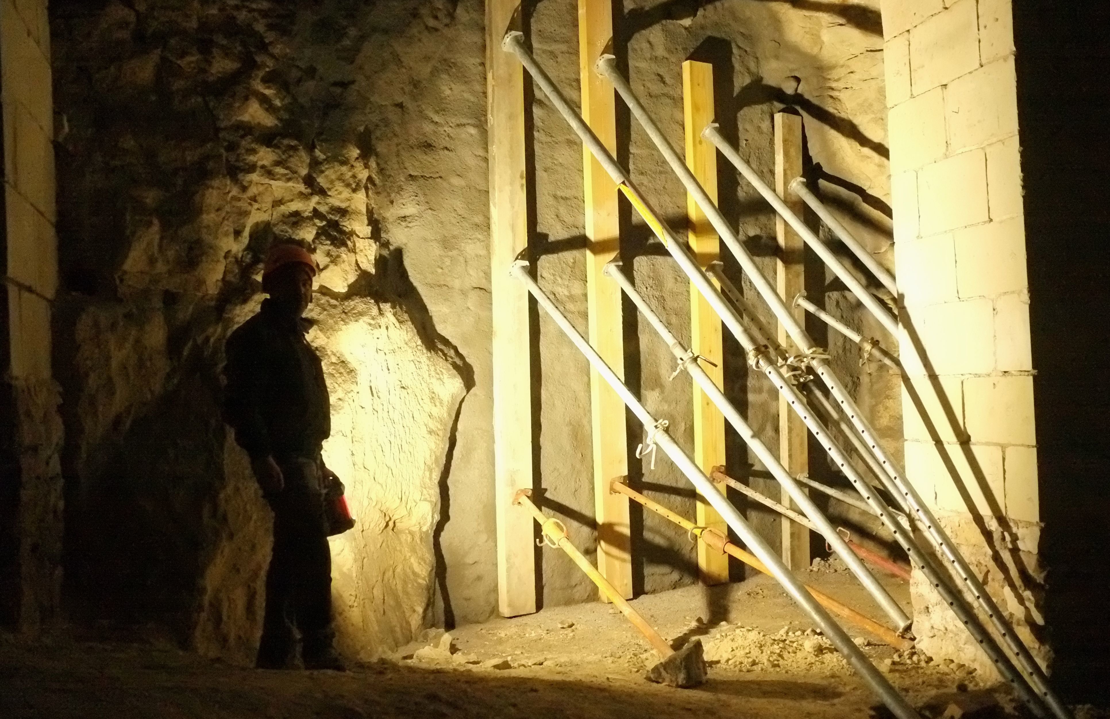 Comme au Coudray-Macouard (ici en 2020), de nombreuses communes du Saumurois (Maine-et-Loire) doivent procéder en urgence à des travaux de confortement des troglodytes. LP/Michel Dalloni