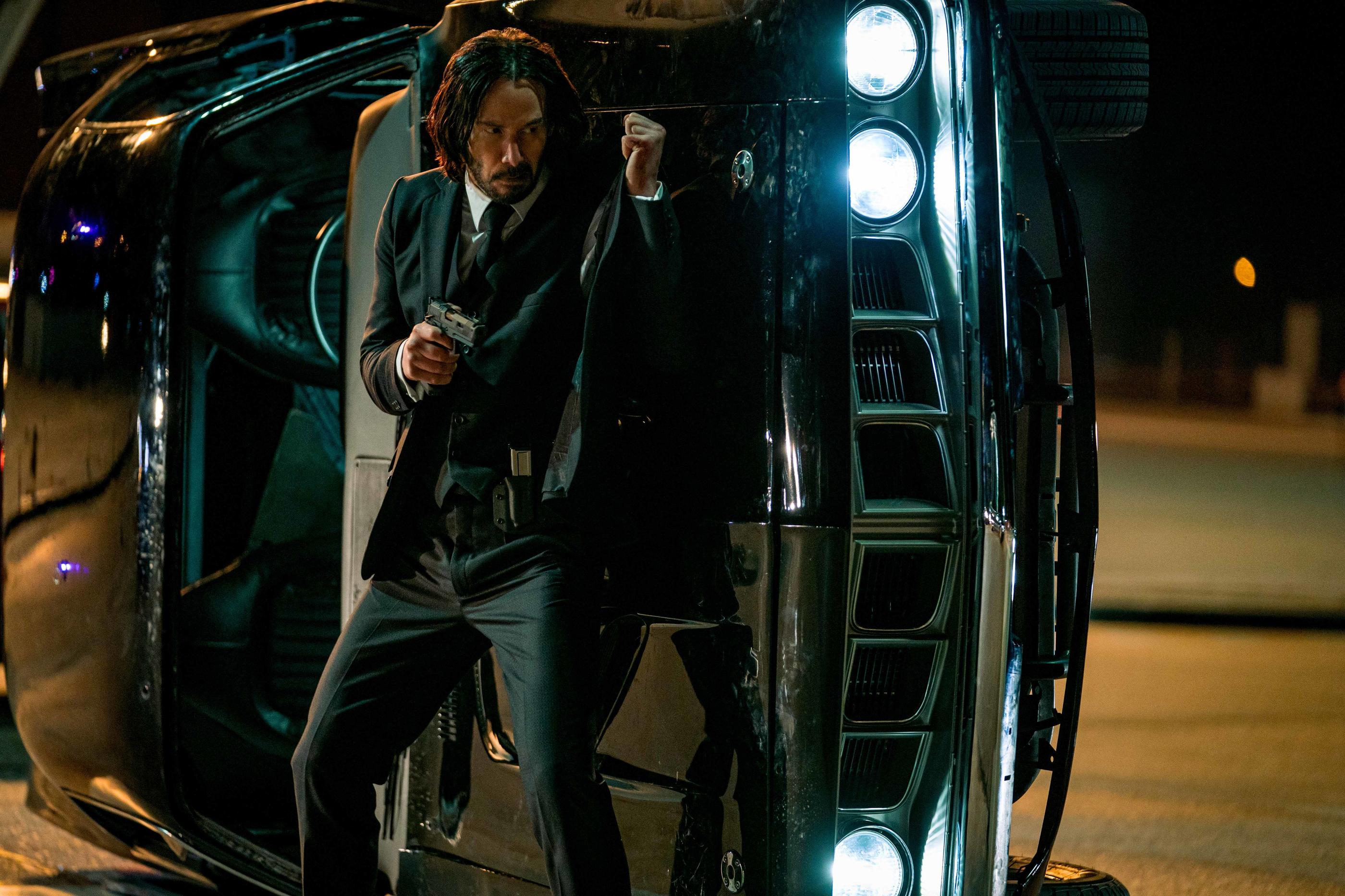 Keanu Reeves endosse une quatrième fois le costume du tueur à gages John Wick, dans le nouvel épisode de la saga, en salles mercredi 22 mars. Lionsgate/Murray Close
