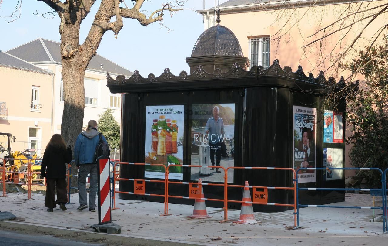 <b></b> Montgeron, ce mercredi 21 novembre 2018. Le kiosque à journaux a été installé dans la nuit de mardi à mercredi.