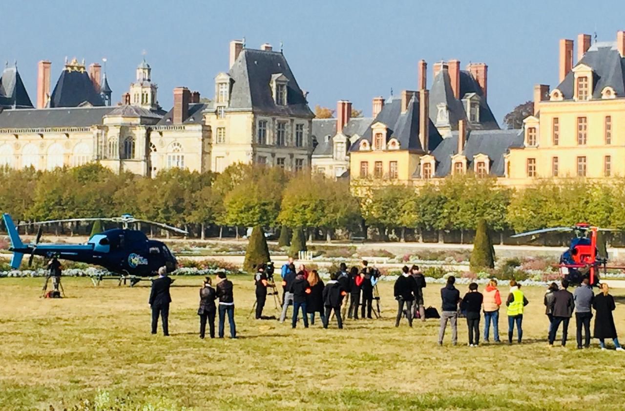 <b></b> Fontainebleau, jeudi matin. Les hélicoptères du jeu télévisé « La carte aux trésors » se sont posés dans le parc du château lors du tournage de l’émission consacrée à la Seine-et-Marne.