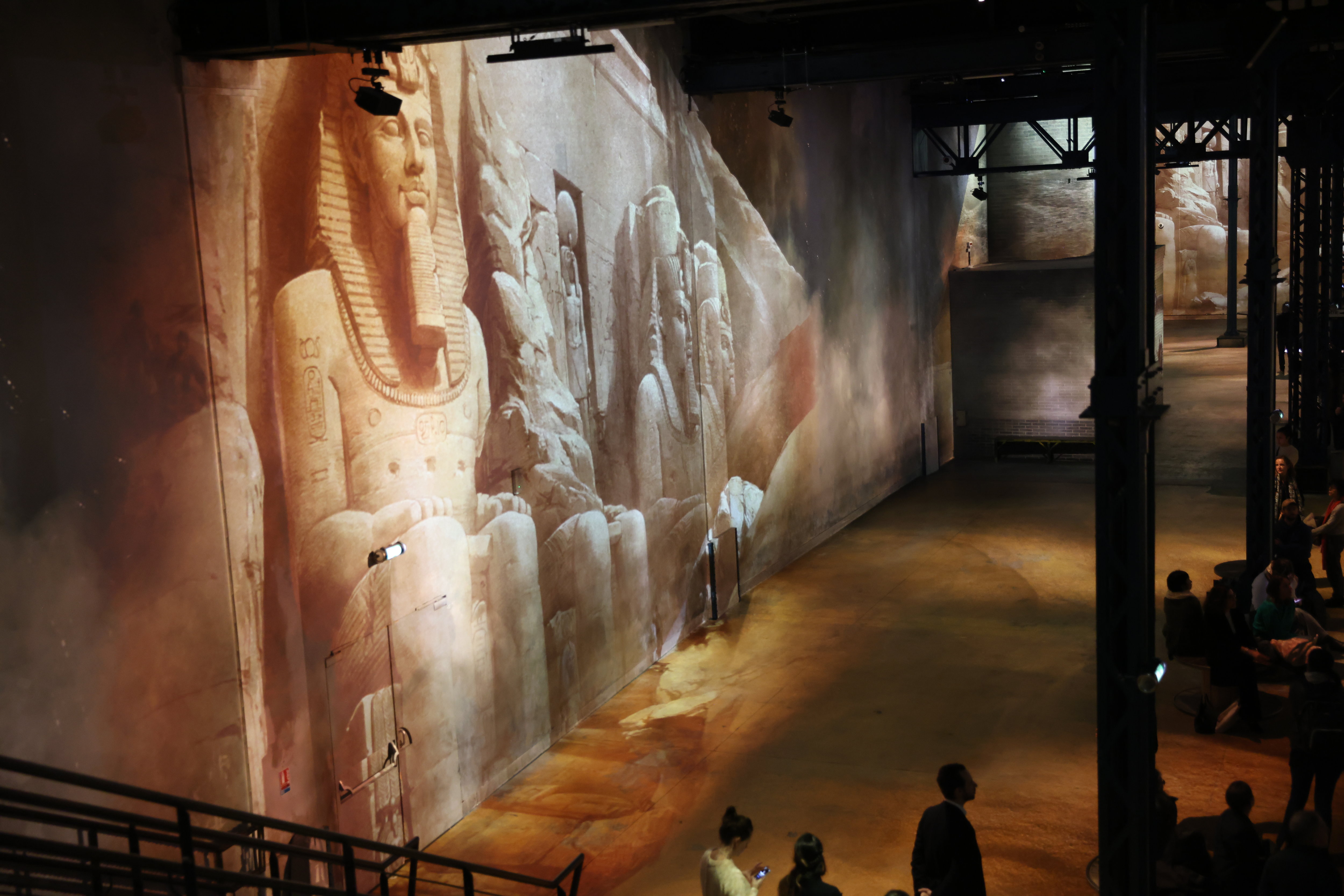 L'exposition numérique immersive concoctée à L'Atelier des lumières est organisée en 12 tableaux nous promenant du bord du Nil au tombeau de Toutankhamon. LP/Olivier Lejeune