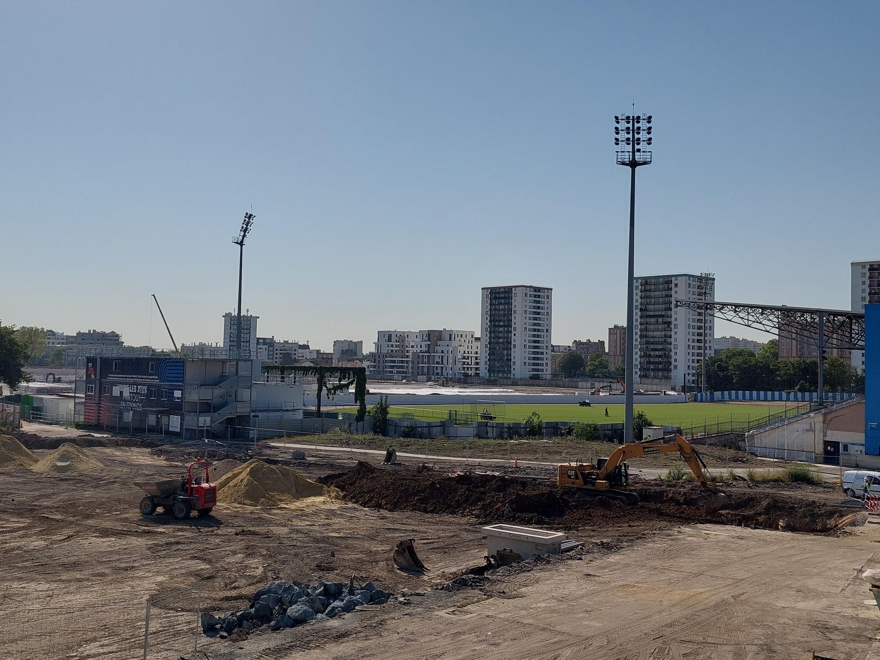 Colombes, le 19 juillet. Le chantier du stade Yves du Manoir en pleine transformation avant les JO de Paris 2024. LP/Olivier Bureau