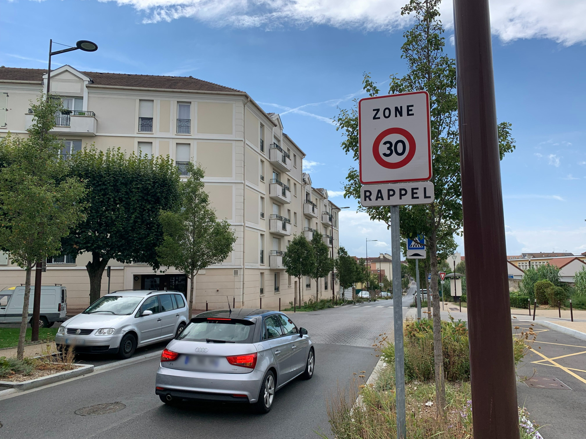 Bretigny-sur-Orge (Essonne) passera officiellement en septembre à 30 km/h, en dehors de quelques axes majeurs. Plusieurs panneaux de signalisation indiquant 50 km/h ont déjà été retirés et remplacés. LP/Bruno Esteban-Garay