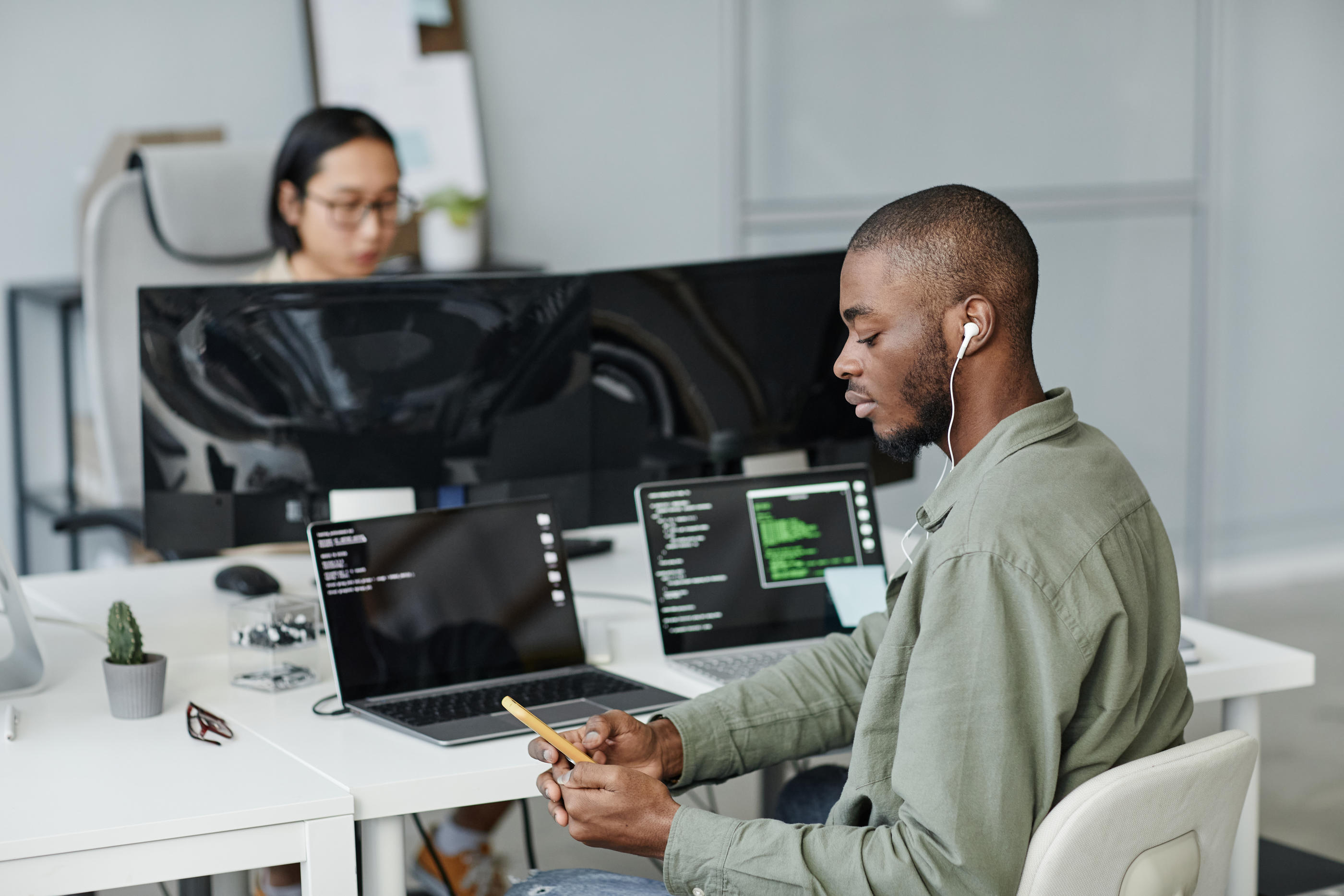 Si vous faites le grand saut en sortant totalement de votre secteur, mieux vaut partir sur une formation d’au moins un an. Istock