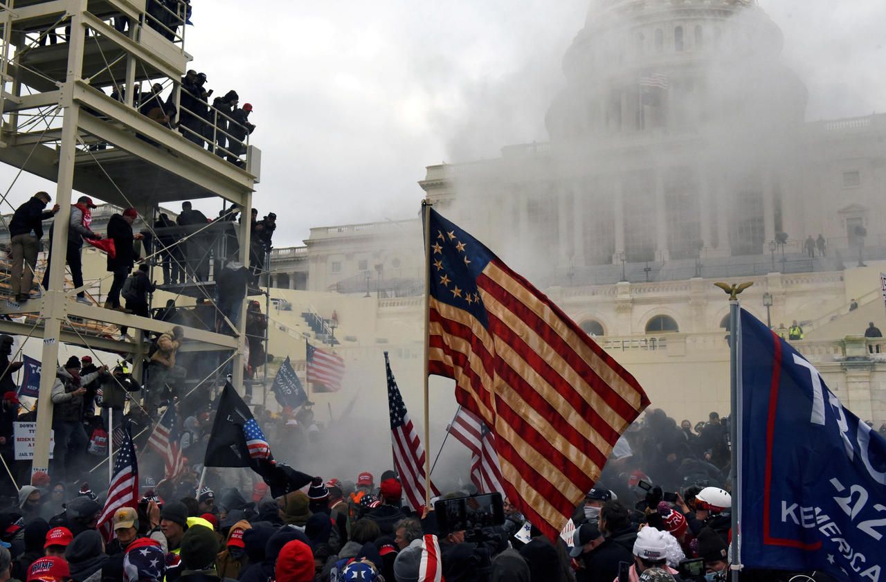 <b></b> Washington D.C. (Etats-Unis), le 6 janvier. Et si les manifestants avaient bénéficié de complices à l’intérieur du Capitole ?