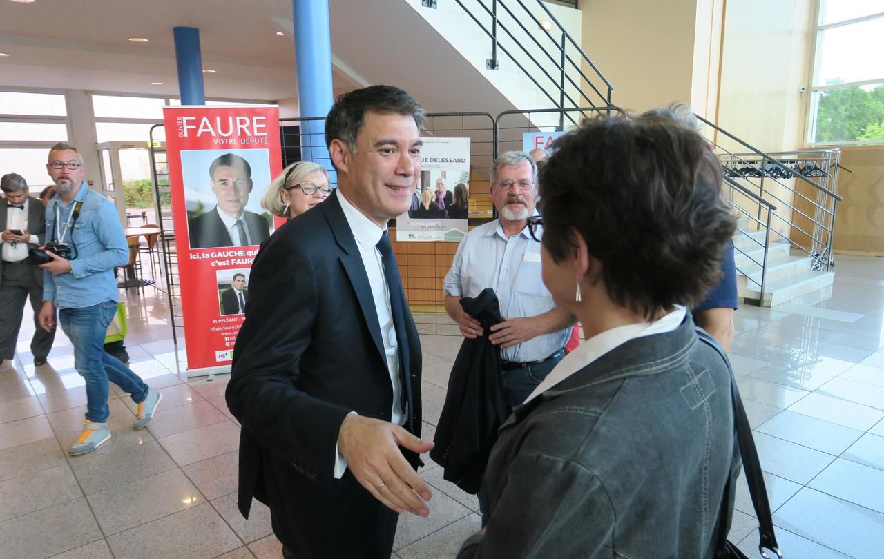 <b></b> Savigny, le 23 mai. Olivier Faure, député PS de la 11e circonscription, jouit d’une forte popularité après cinq ans de mandat appréciés par la population mais les électeurs ont massivement voté pour Mélenchon et Macron à la présidentielle. 