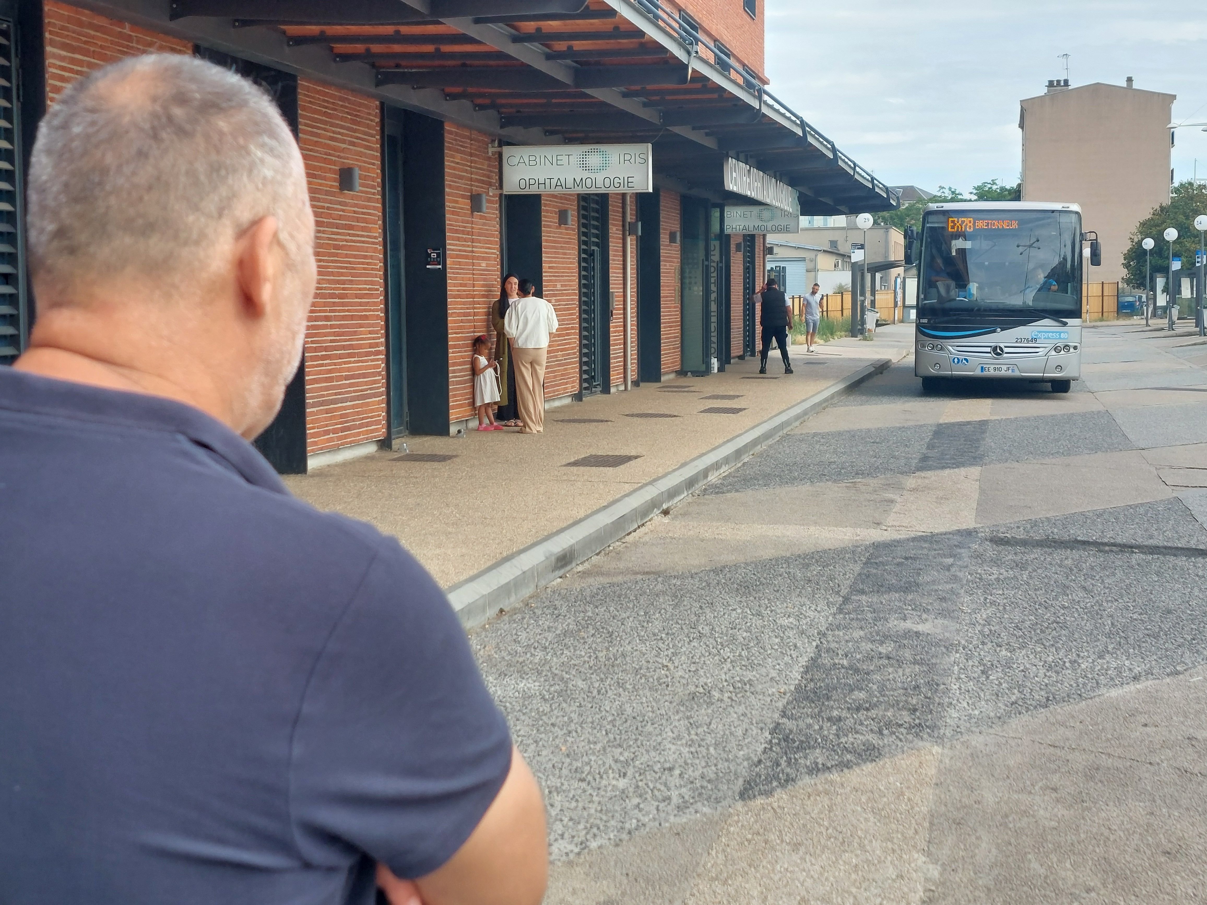 Mantes-la-Ville (Yvelines), le 25 juillet. Un an après l'accident dont il a été victime, Toufik reste traumatisé par la violence des scènes auxquelles il a assisté. LP/Mehdi Gherdane