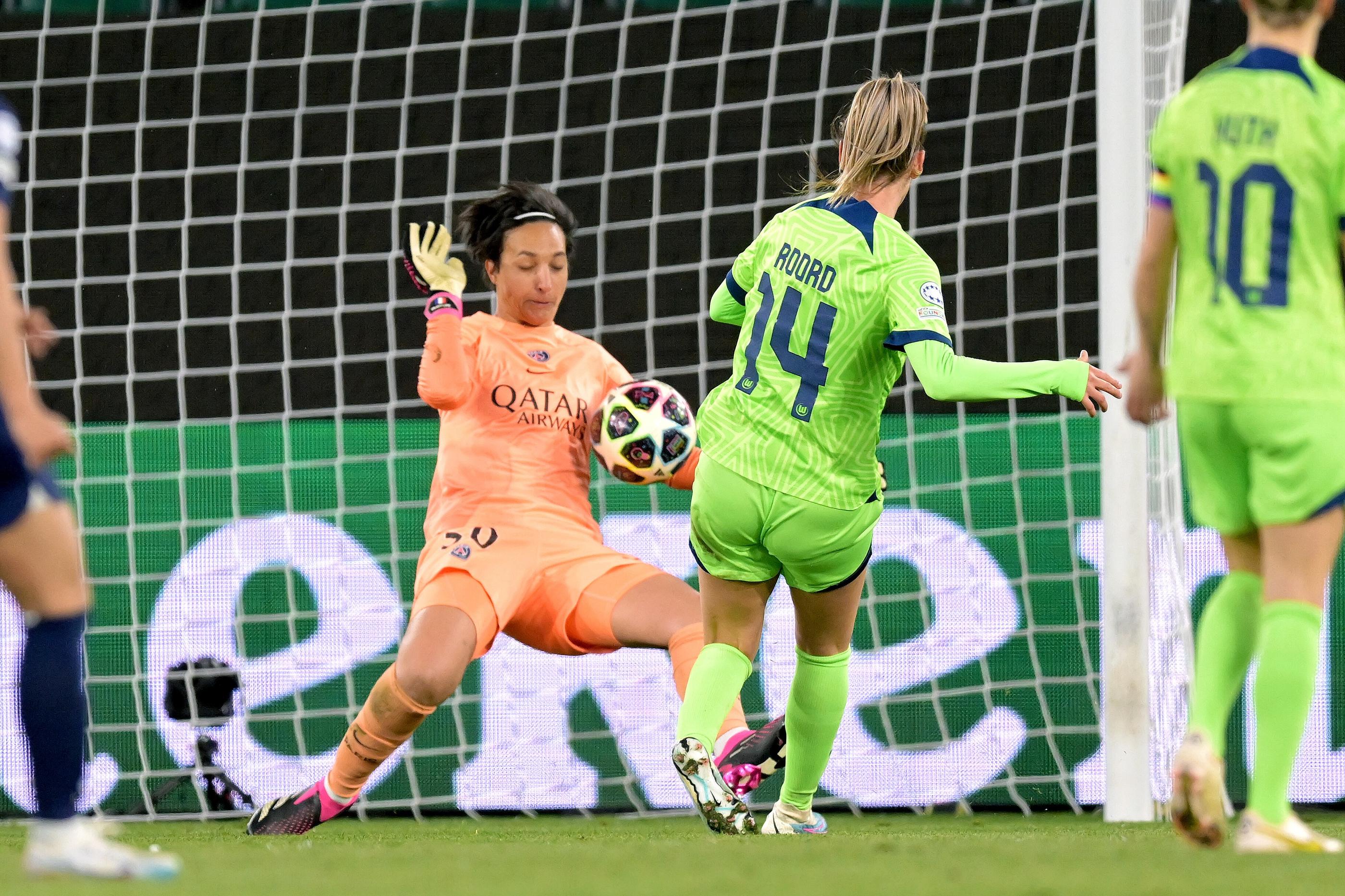Sarah Bouhaddi n'avait pas pu empêcher l'élimination du PSG en quarts de finale de Ligue des champions contre Wolfsburg. Icon sport