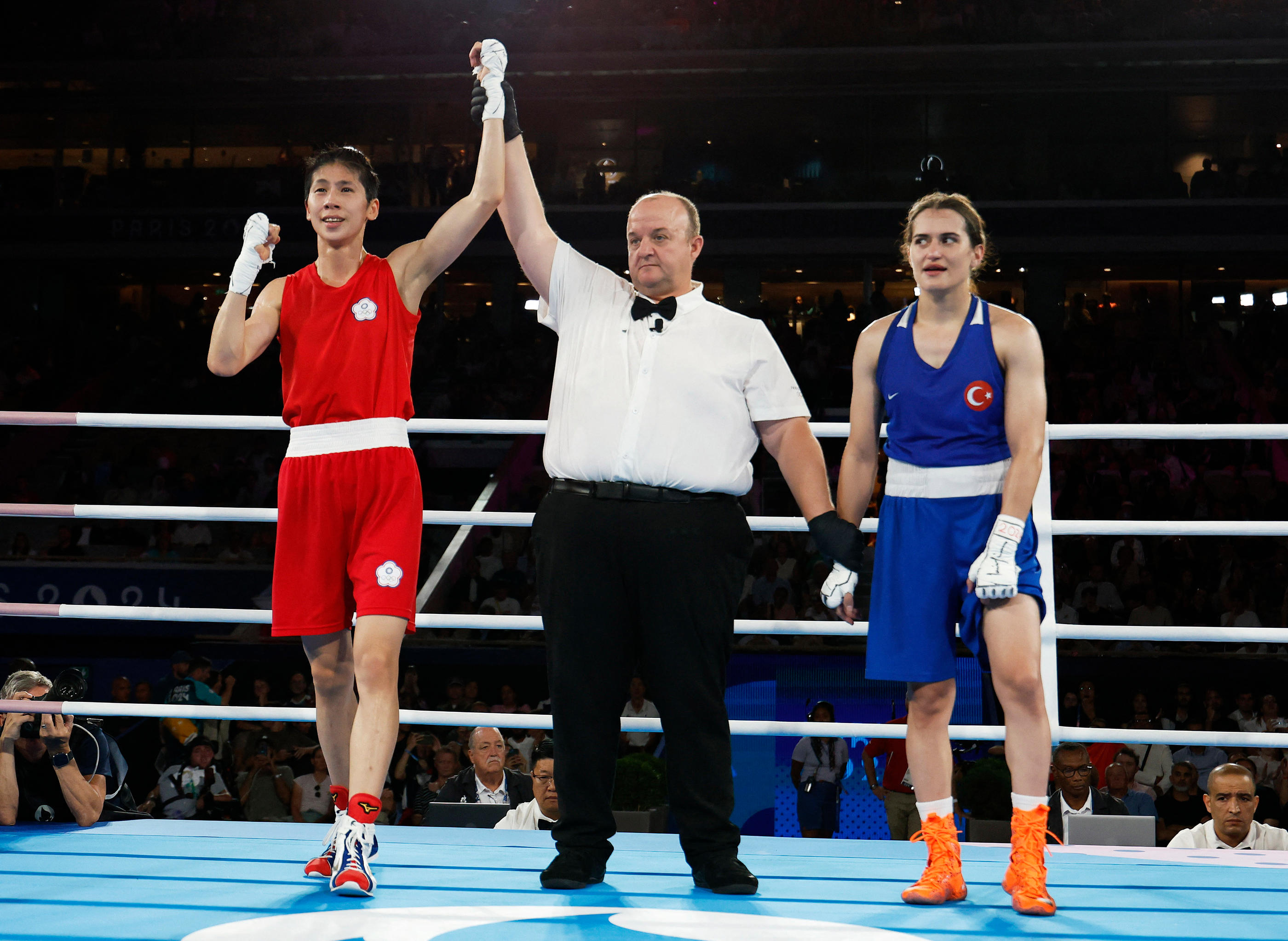 Esra Yildiz Kahraman a fait un geste polémique pour dénoncer la présence de son adversaire dans ce tournoi olympique féminin. Reuters/ Peter Cziborra