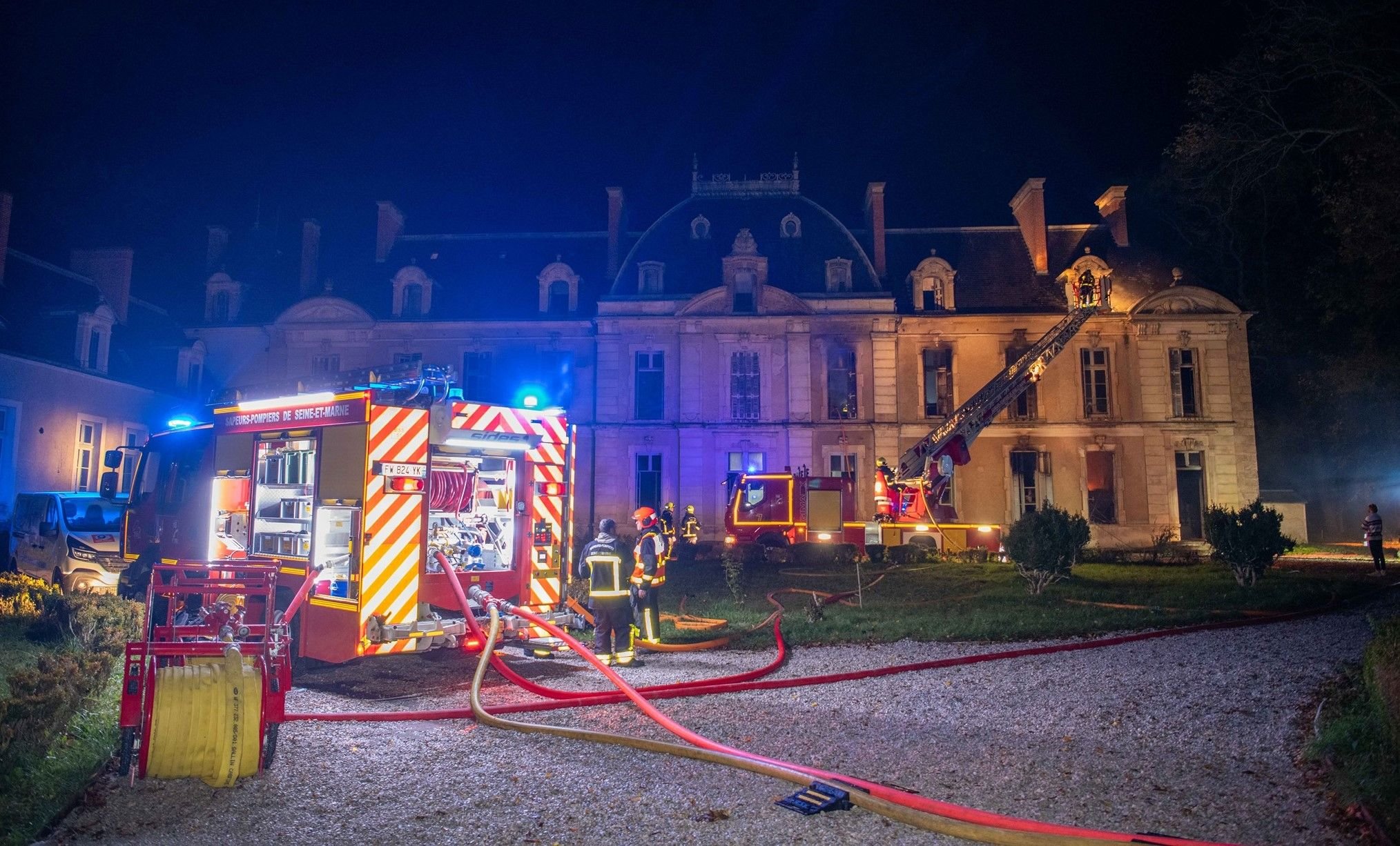 Misy-sur-Yonne, ce samedi. Un incendie s'est déclaré au château de Misy-sur-Yonne, dégradant plusieurs pièces. Les propriétaires doivent désormais trouver des fonds pour remettre en état ce patrimoine, ce qui ne sera pas chose facile. Ortuso/SDIS77