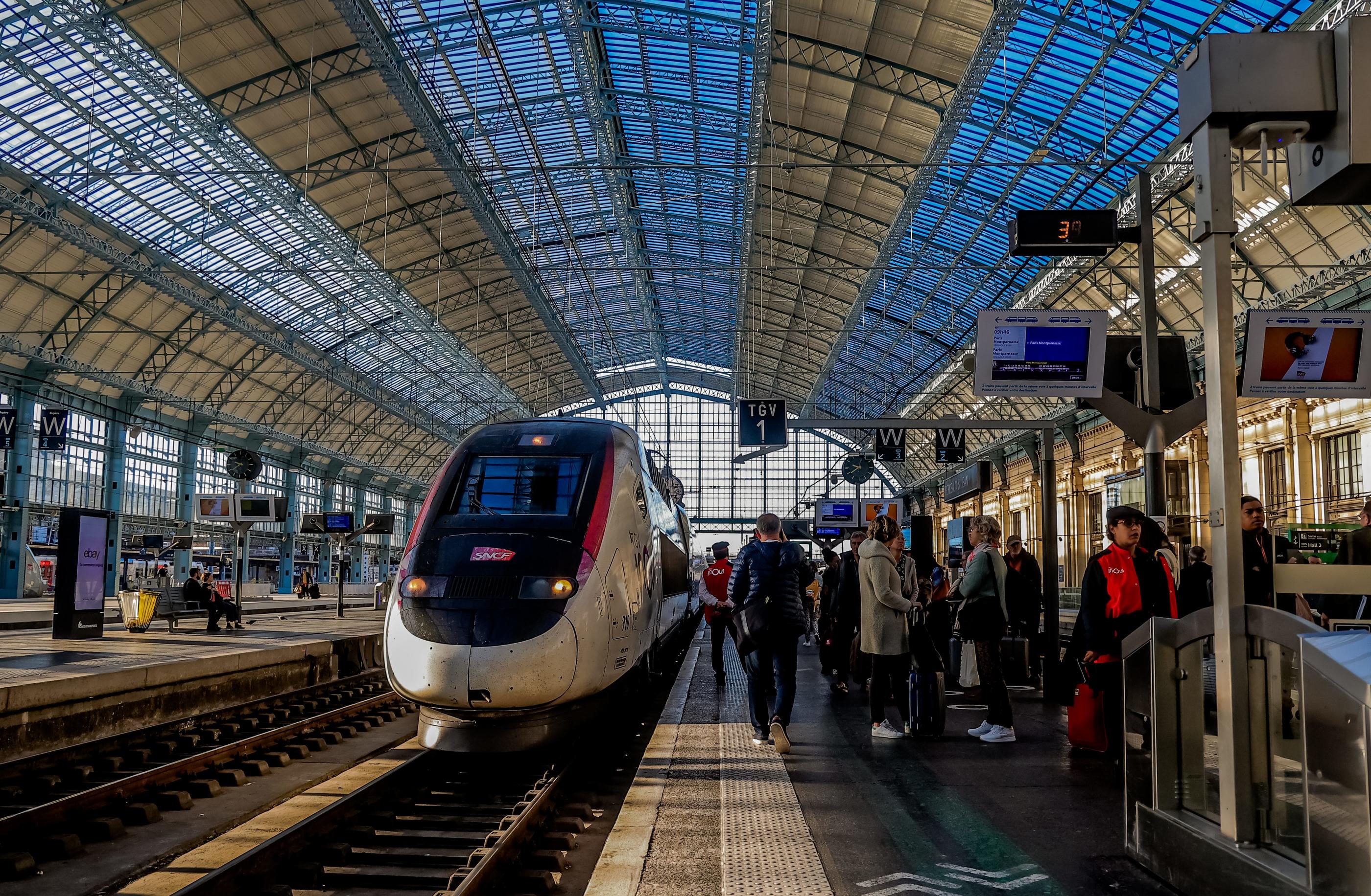 Gare Bordeaux - Saint-Jean (Gironde). Actuellement, pour rallier Bordeaux, les usagers lyonnais n’ont d’autre choix que de transiter par les gares parisiennes. PhotoPQR/Sud Ouest/Guillaume Bonnaud