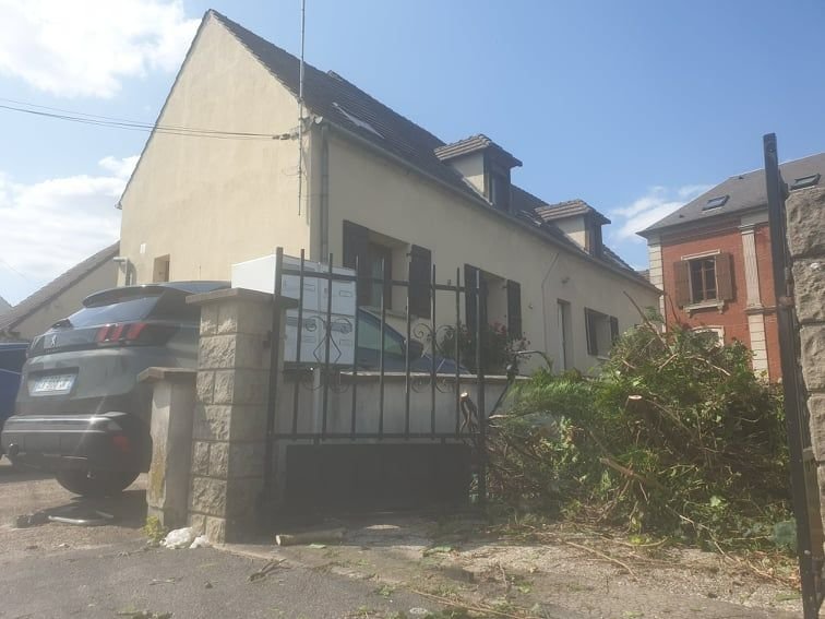Dans cette petite résidence, située rue de l’Hôpital, à Breuil-le-Vert, un voisin de 41 ans a été victime d'un tir d'arme à feu. LP/JD.