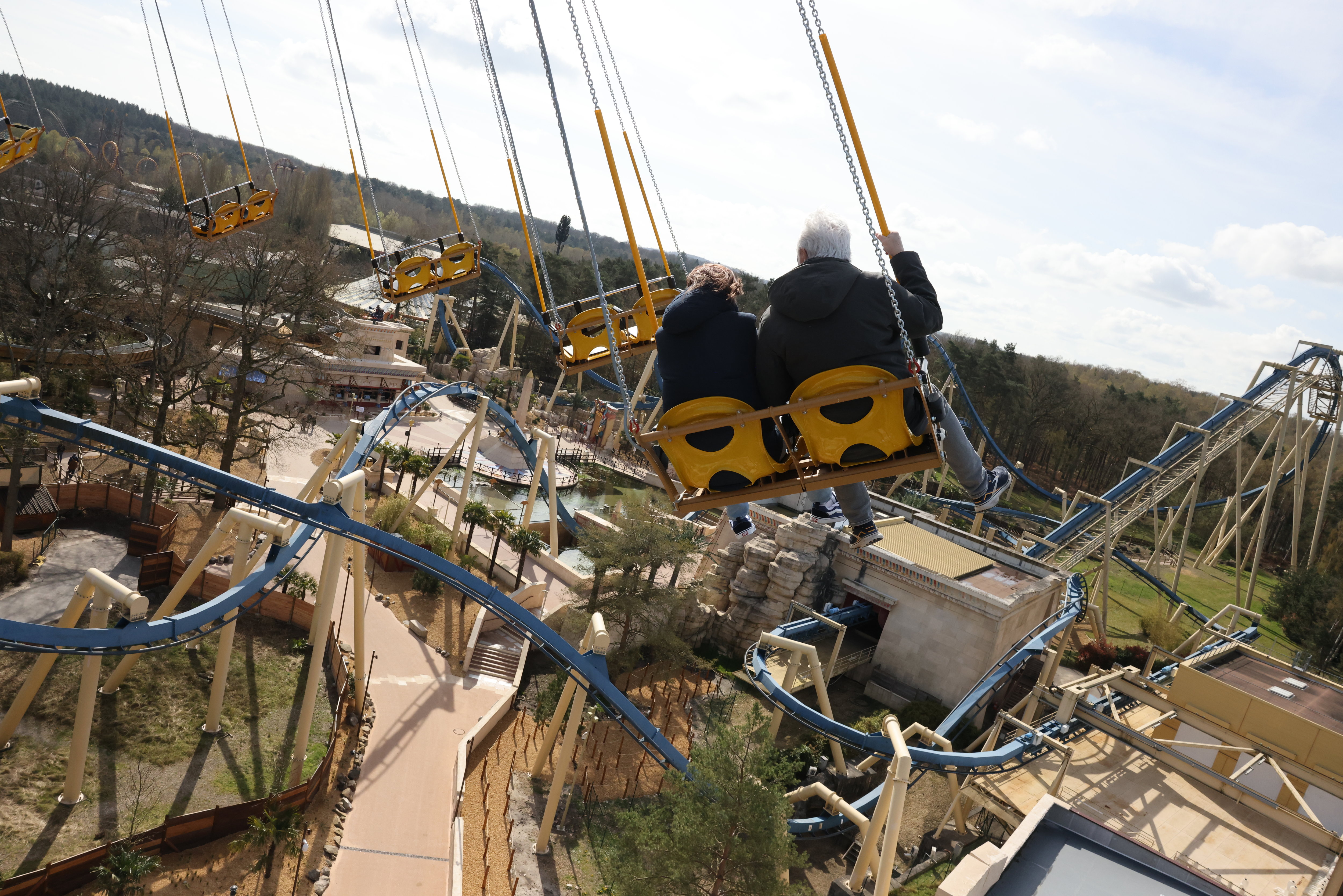 «La Tour de Numérobis», nouvelle attraction du Parc Astérix, est totalement inspirée de l’un des plus anciens manèges de fêtes foraines, les chaises volantes. LP/Olivier Lejeune