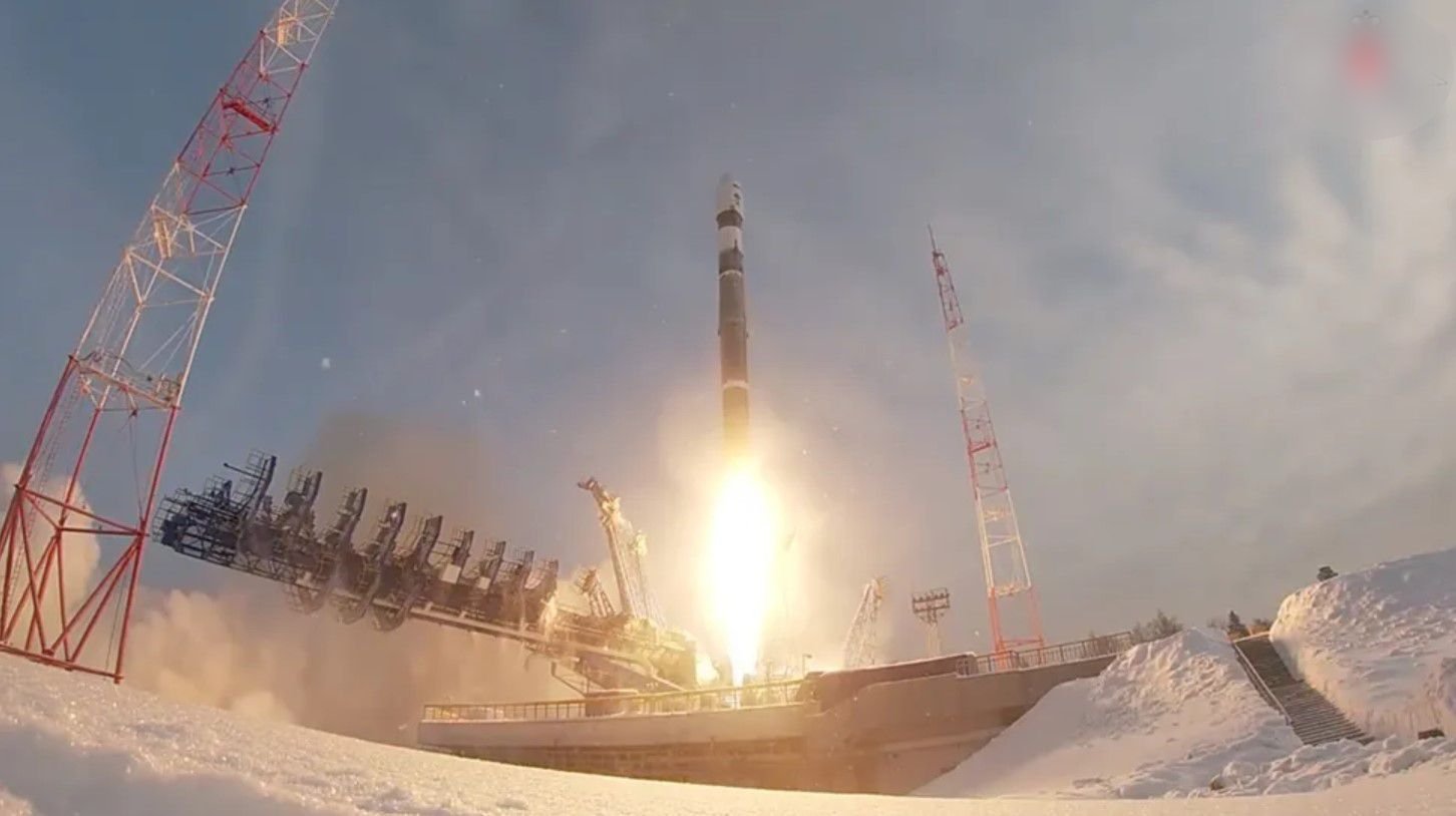 Capture de la vidéo du lancement, le 9 février 2024, du satellite Kosmos-2575 depuis Plessetsk (Russie). Ministère russe de la défense