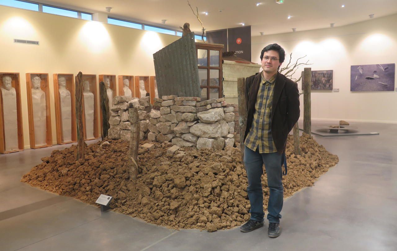 <b></b> Vendeuil-Caply, samedi. Adrien Bossard, conservateur du musée archéologique de l’Oise, a présenté la nouvelle exposition « Passé recomposé ». 