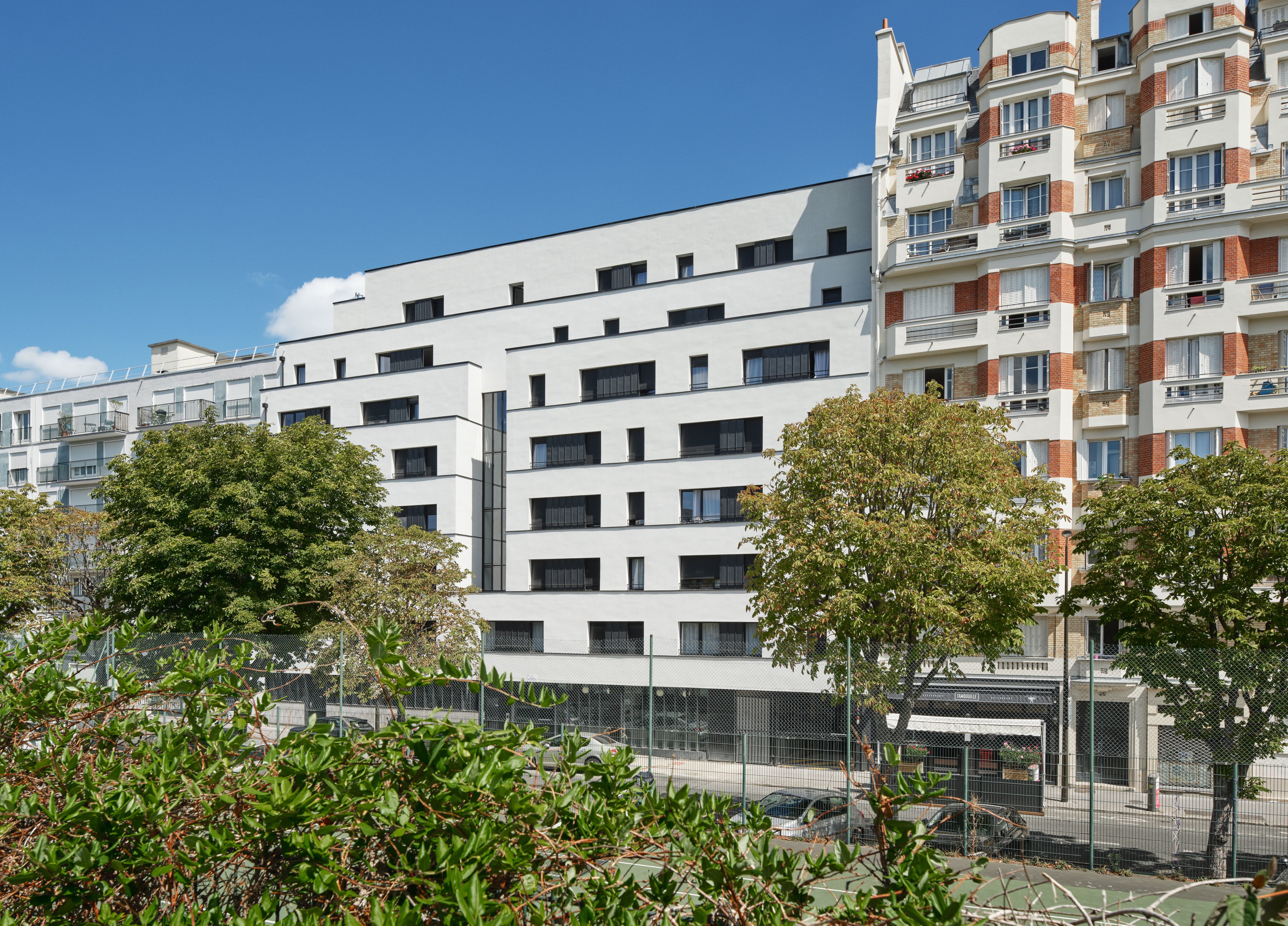 Boulogne-Billancourt, le 22 juin. Réhabilité, le foyer de travailleurs migrants Meudon a été rebaptisé résidence le Gourcuff et compte désormais 115 studios coquets. DR