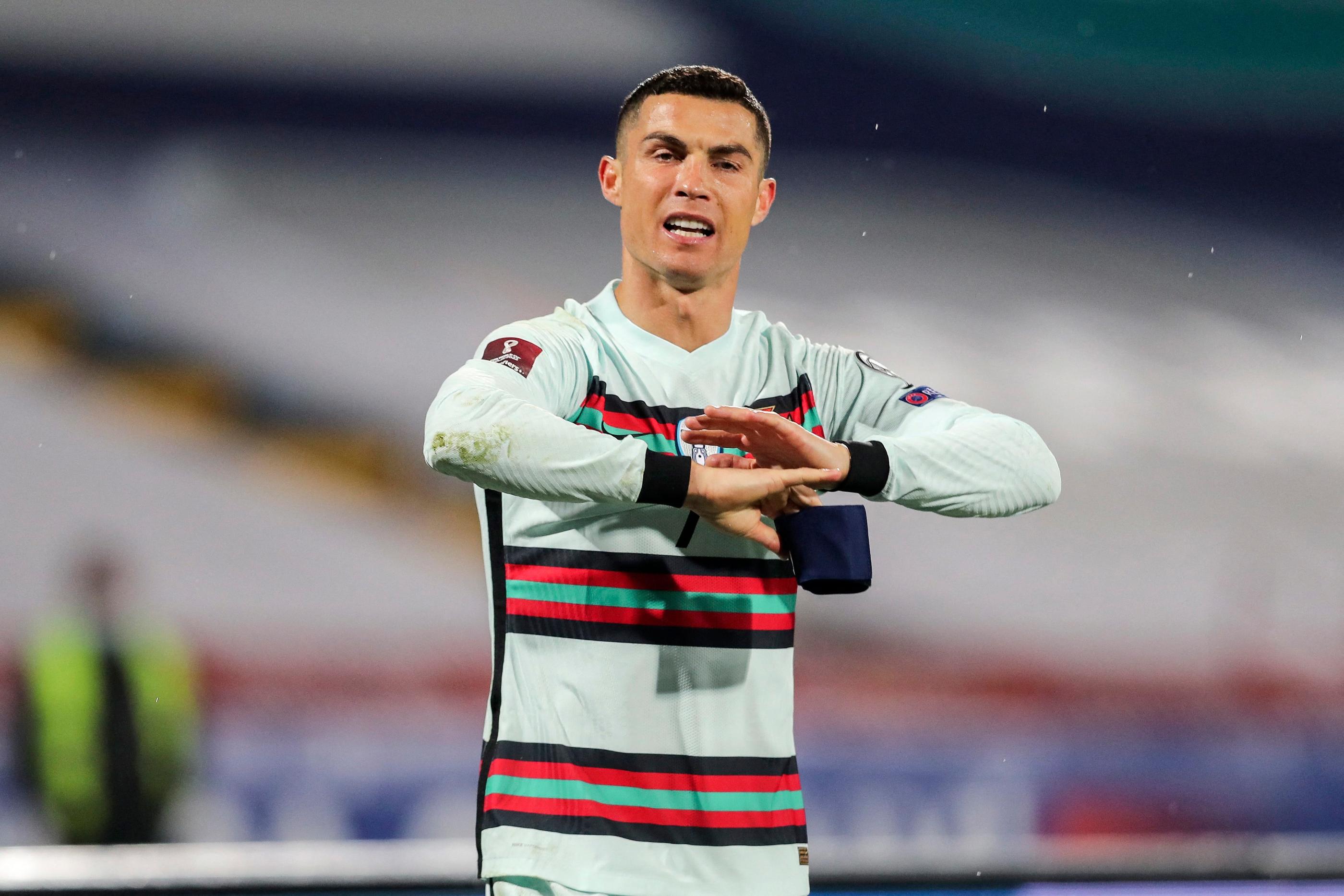 Portugal : le brassard jeté par Cristiano Ronaldo vendu 64000