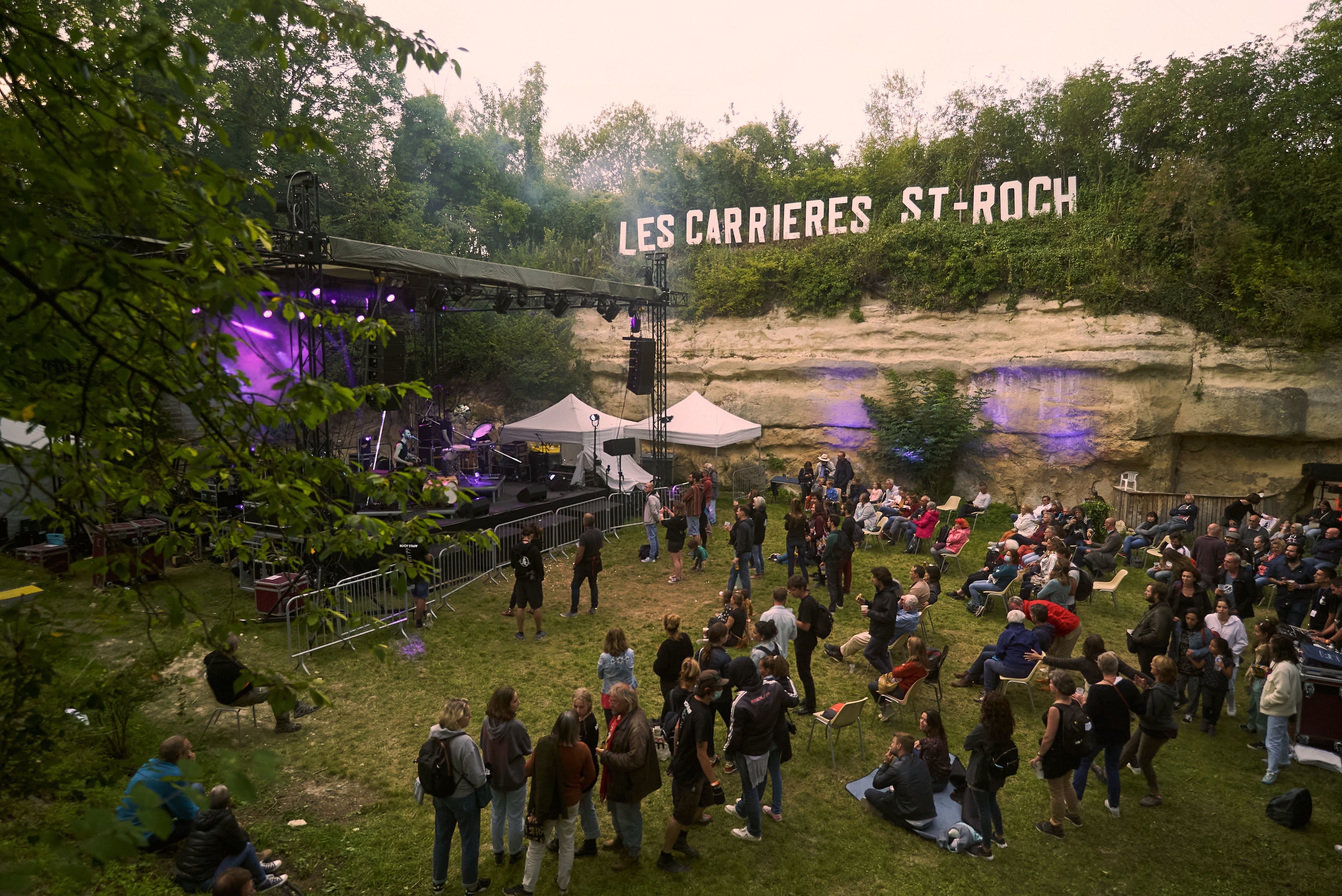 Archives. En 2021, le festival Les Carrières Saint Roch avait pu se tenir mais avec une jauge limitée à 500 personnes par jour. Les Carrières Saint-Roch.