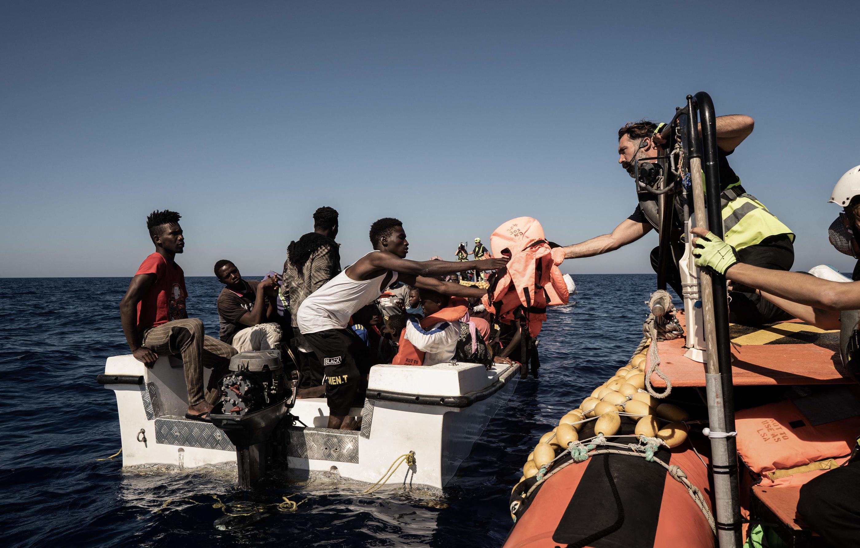 « Le voyage depuis l’Afrique de l’Ouest ou l’est de l’Afrique et la Corne de l’Afrique vers la Libye et des points de départ sur la côte reste l’un des plus dangereux au monde ». (Photo de Vincenzo CIRCOSTA / AFP)